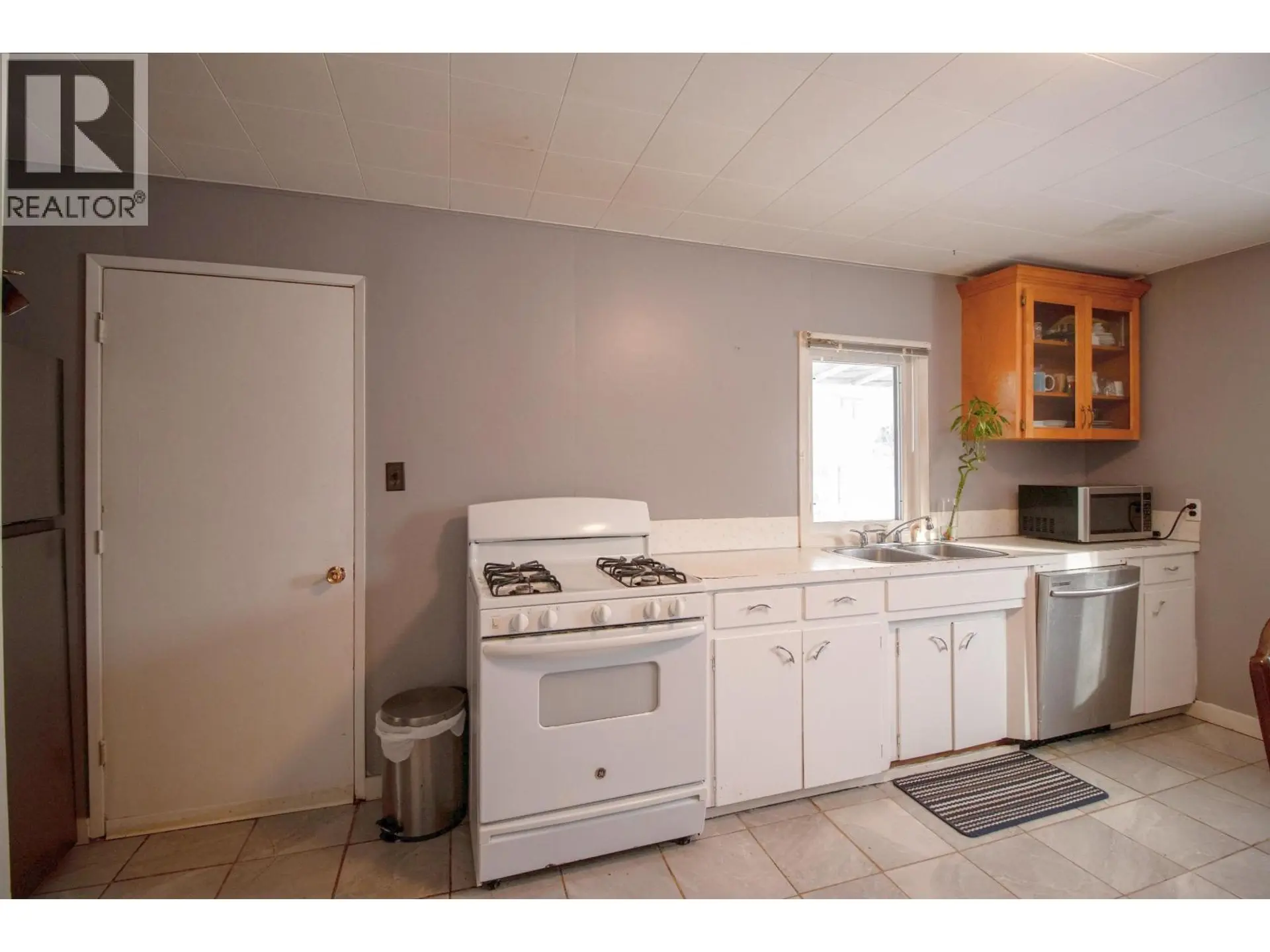 10220 96 AVENUE - Image 4