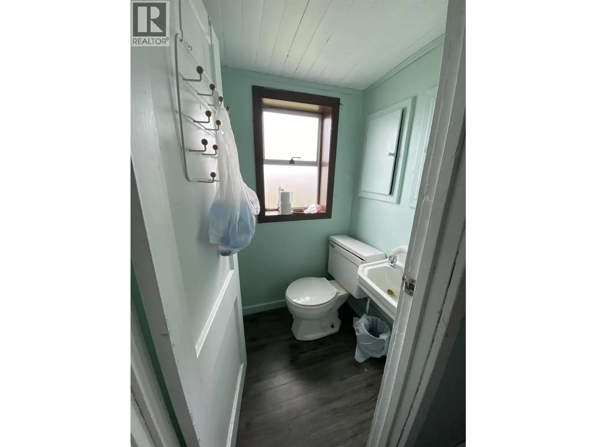 233 E 5TH AVENUE - Image 10