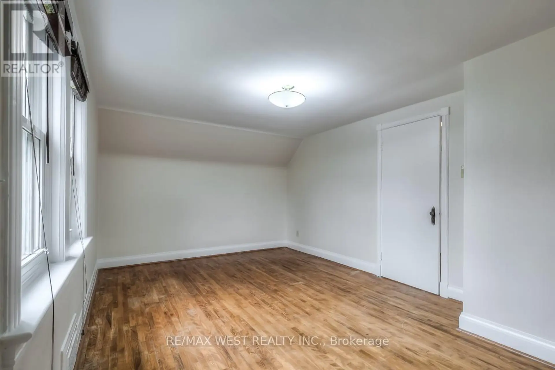 1109 ROYAL YORK ROAD - Image 11