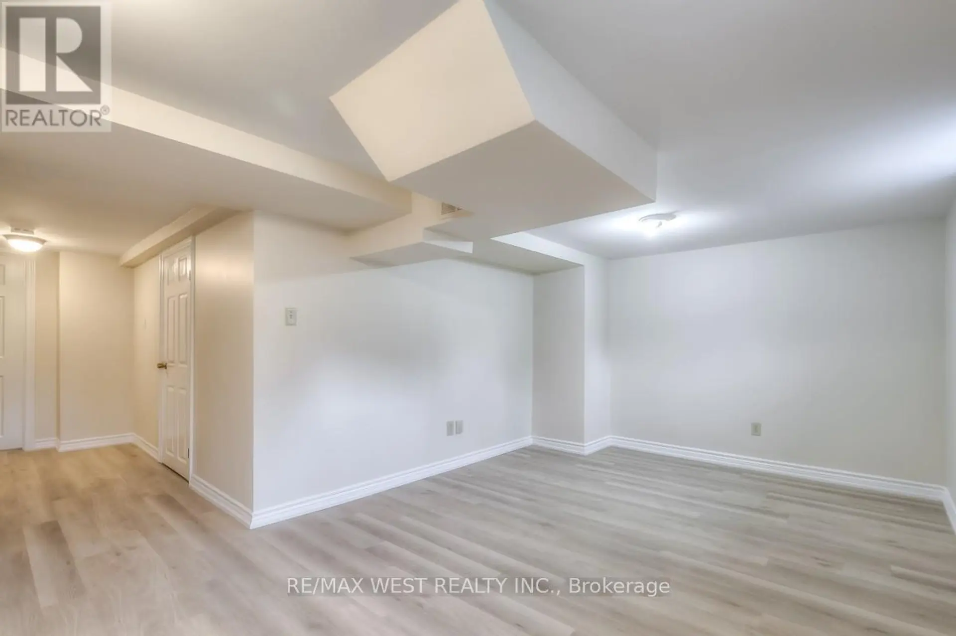 1109 ROYAL YORK ROAD - Image 16