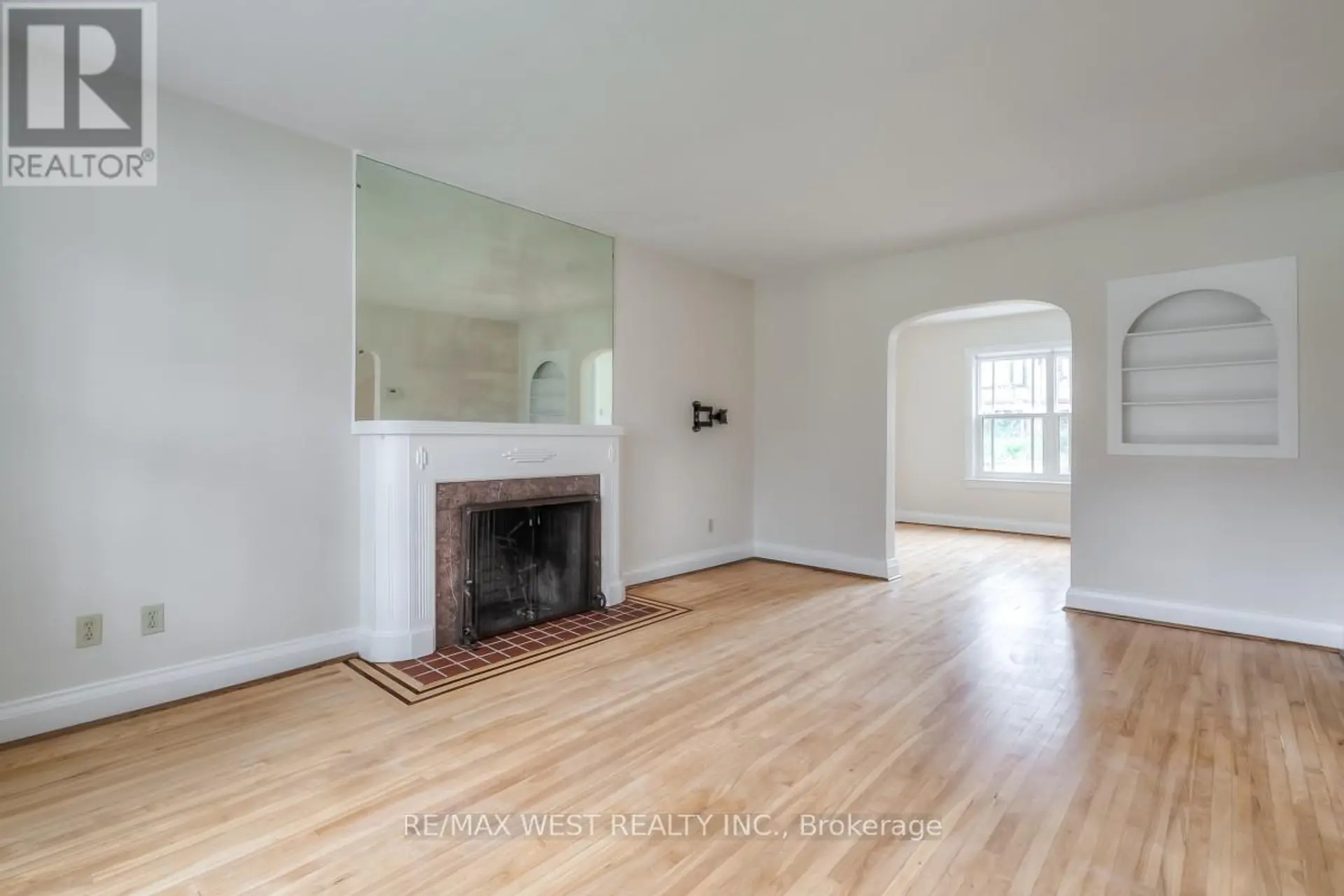 1109 ROYAL YORK ROAD - Image 6