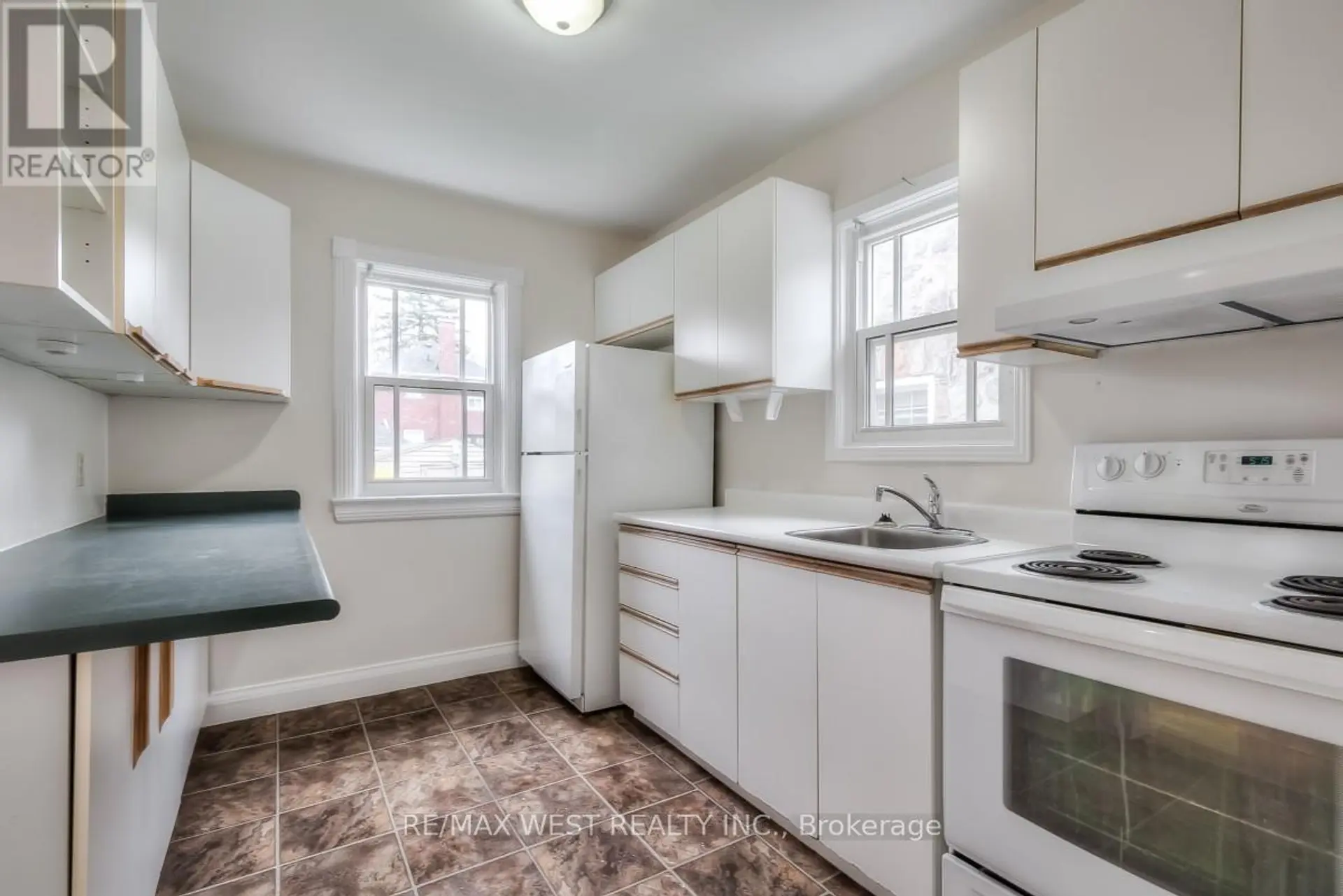 1109 ROYAL YORK ROAD - Image 7