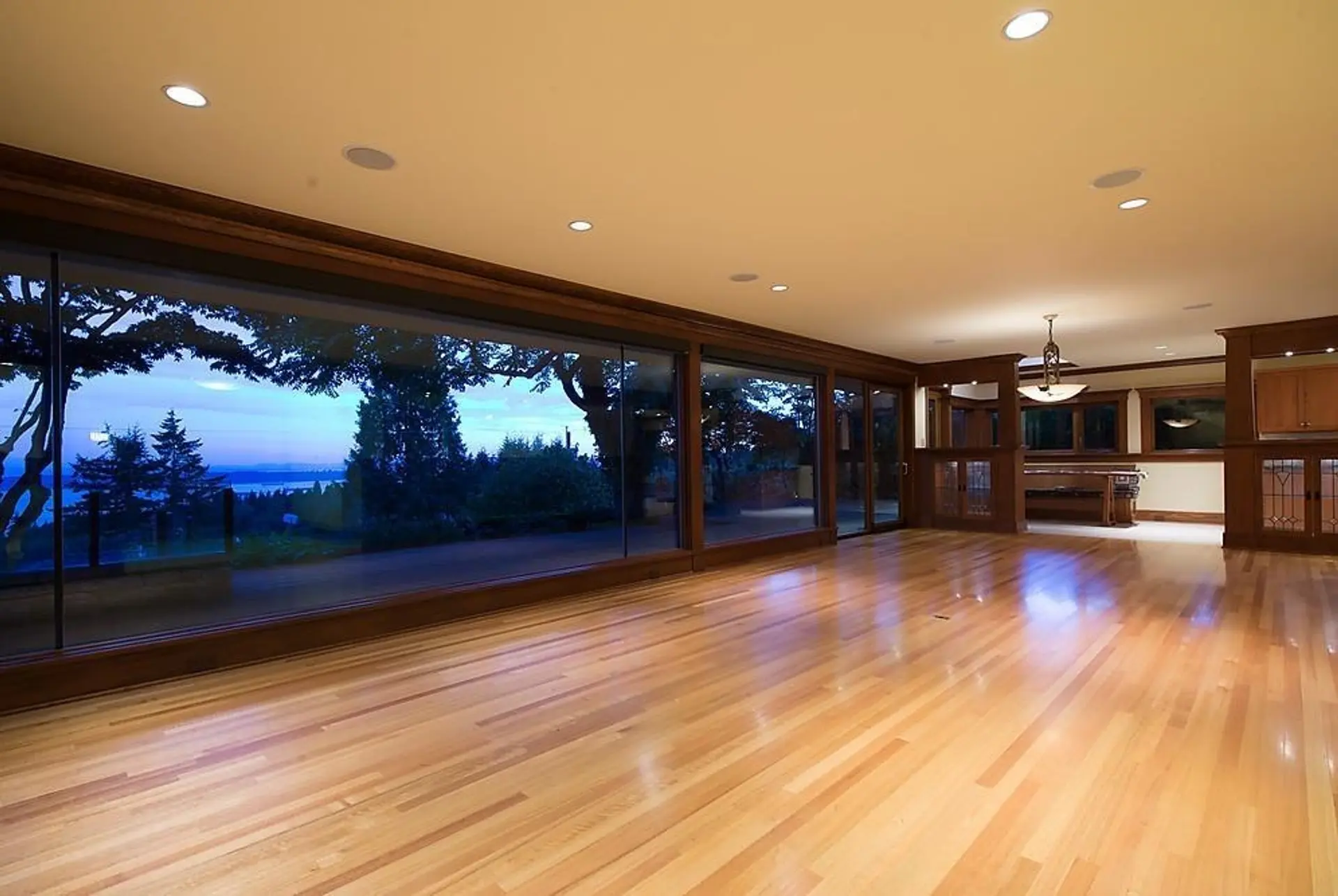 870 King Georges Way - Image 2