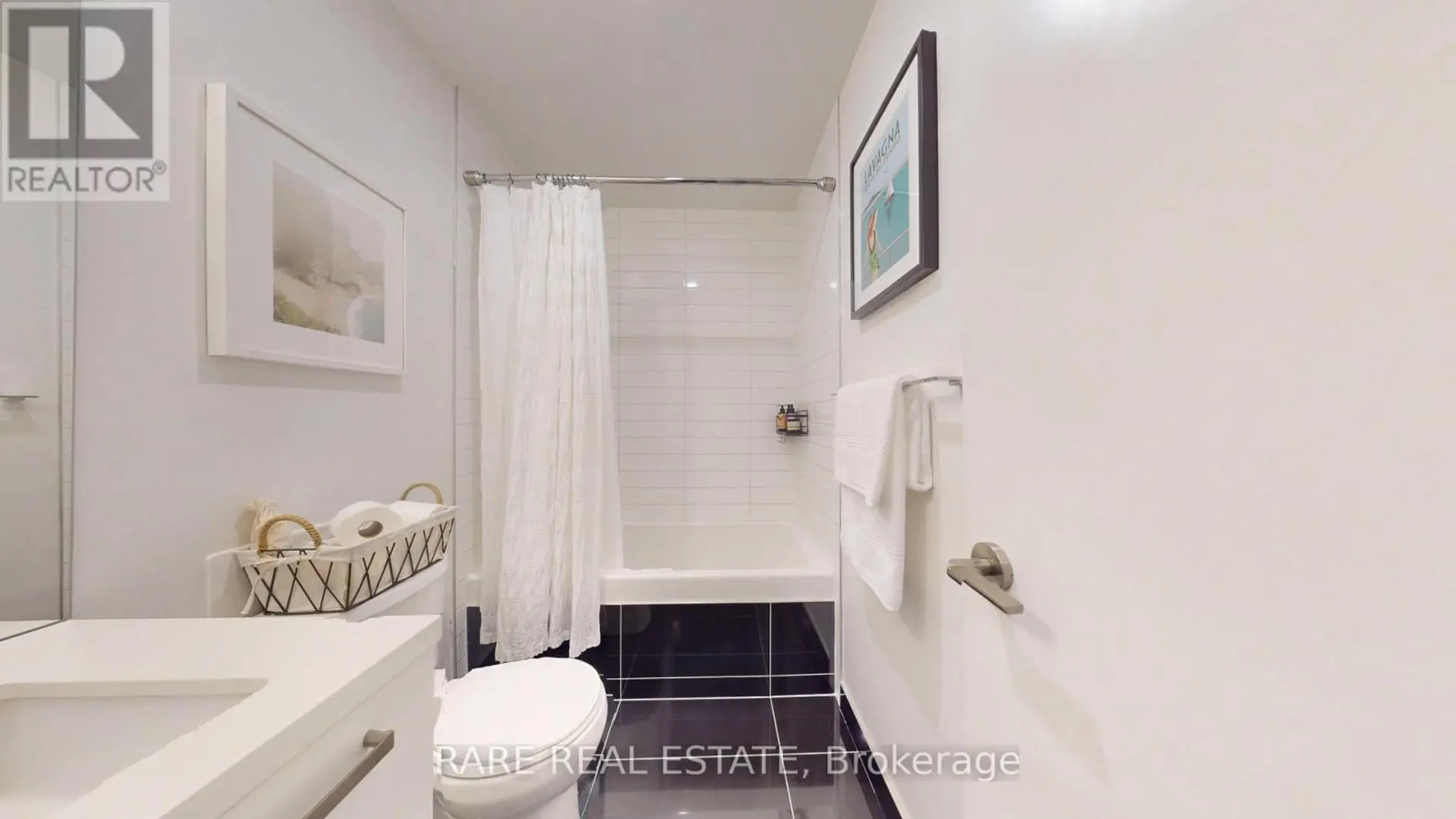 #421 39 BRANT STREET - Image 12
