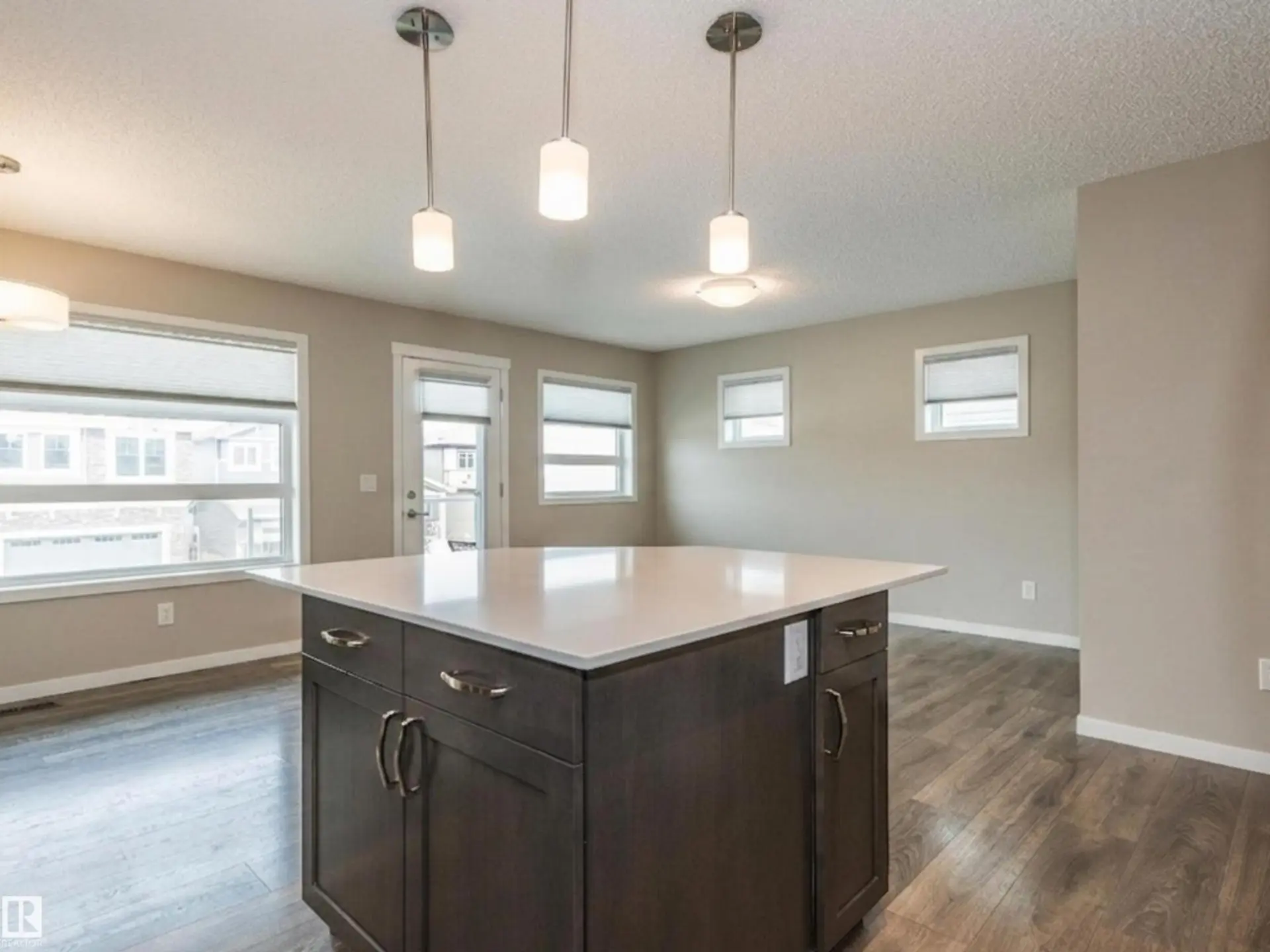17263 9 AV SW SW - Image 7
