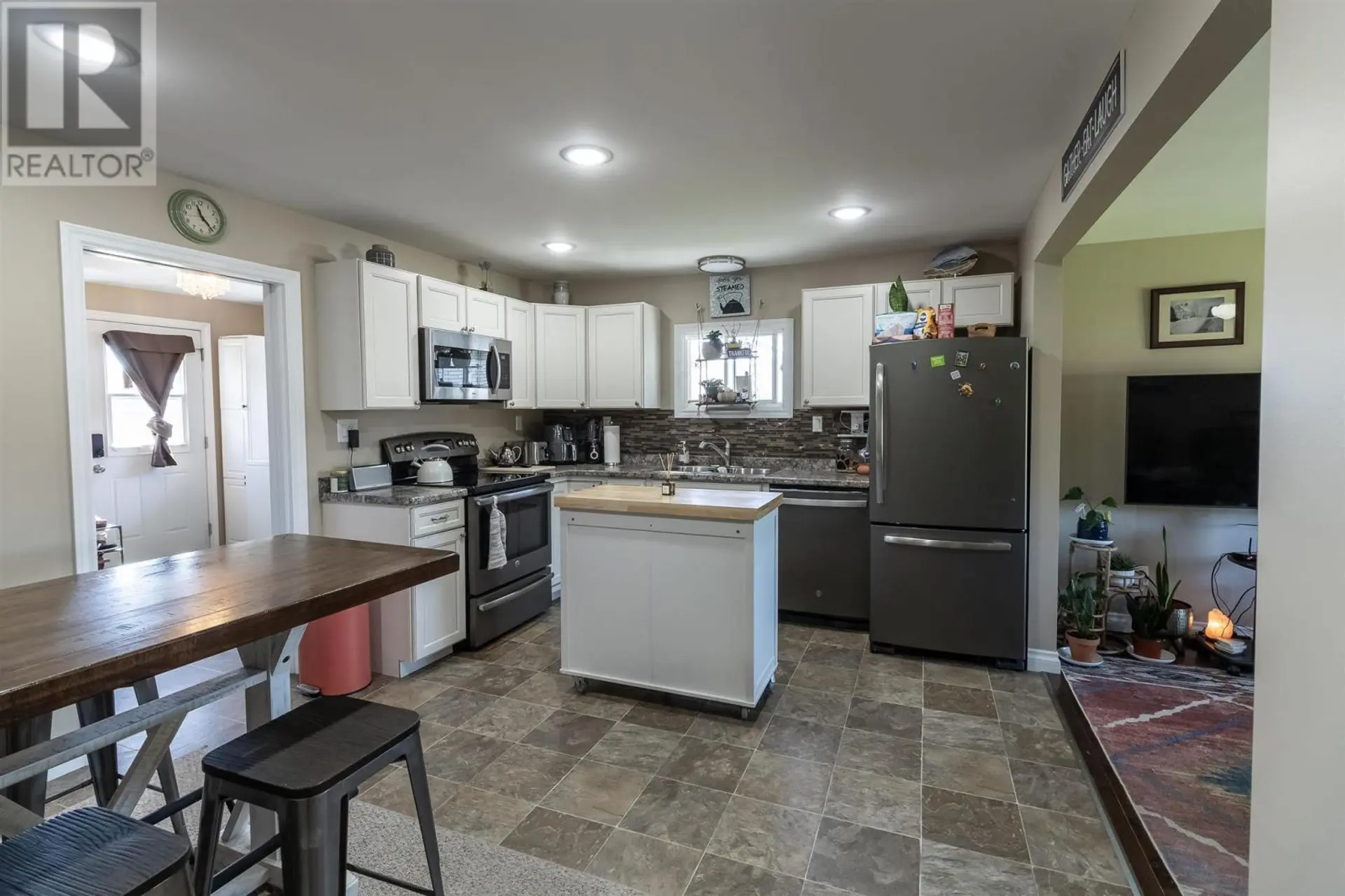 8 Dawson AVE - Image 7