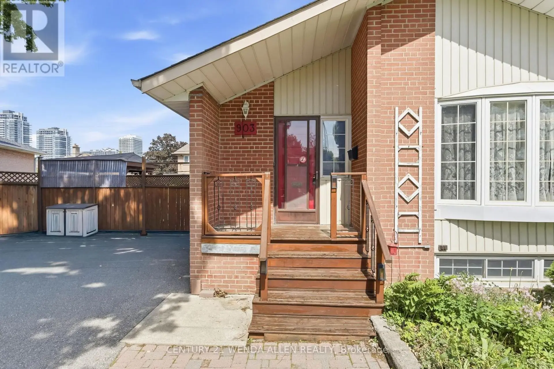 903 GRENOBLE BOULEVARD - Image 4