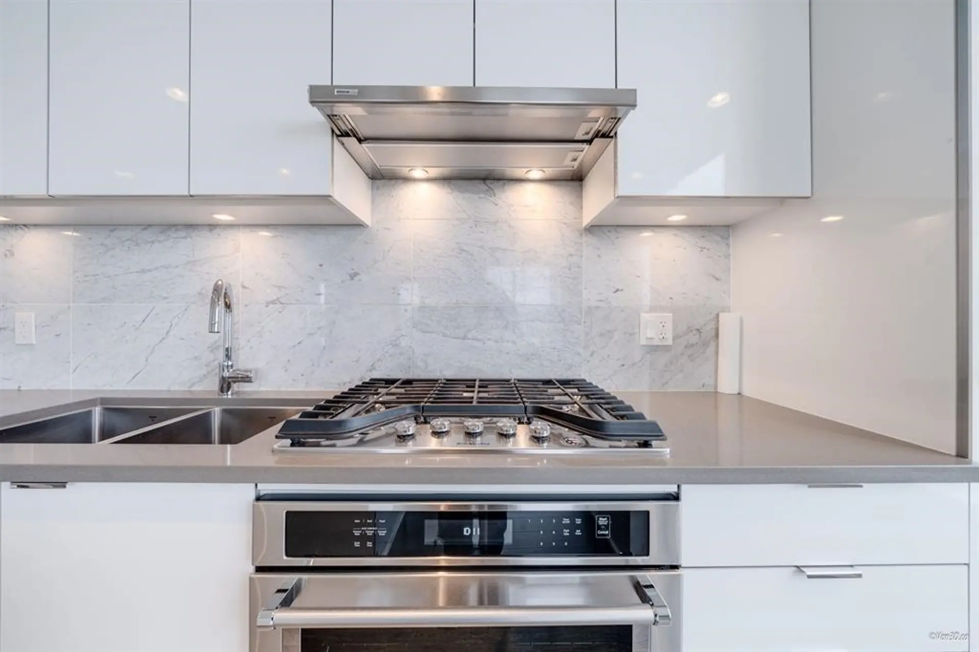 #2807 5883 Barker Avenue - Image 4