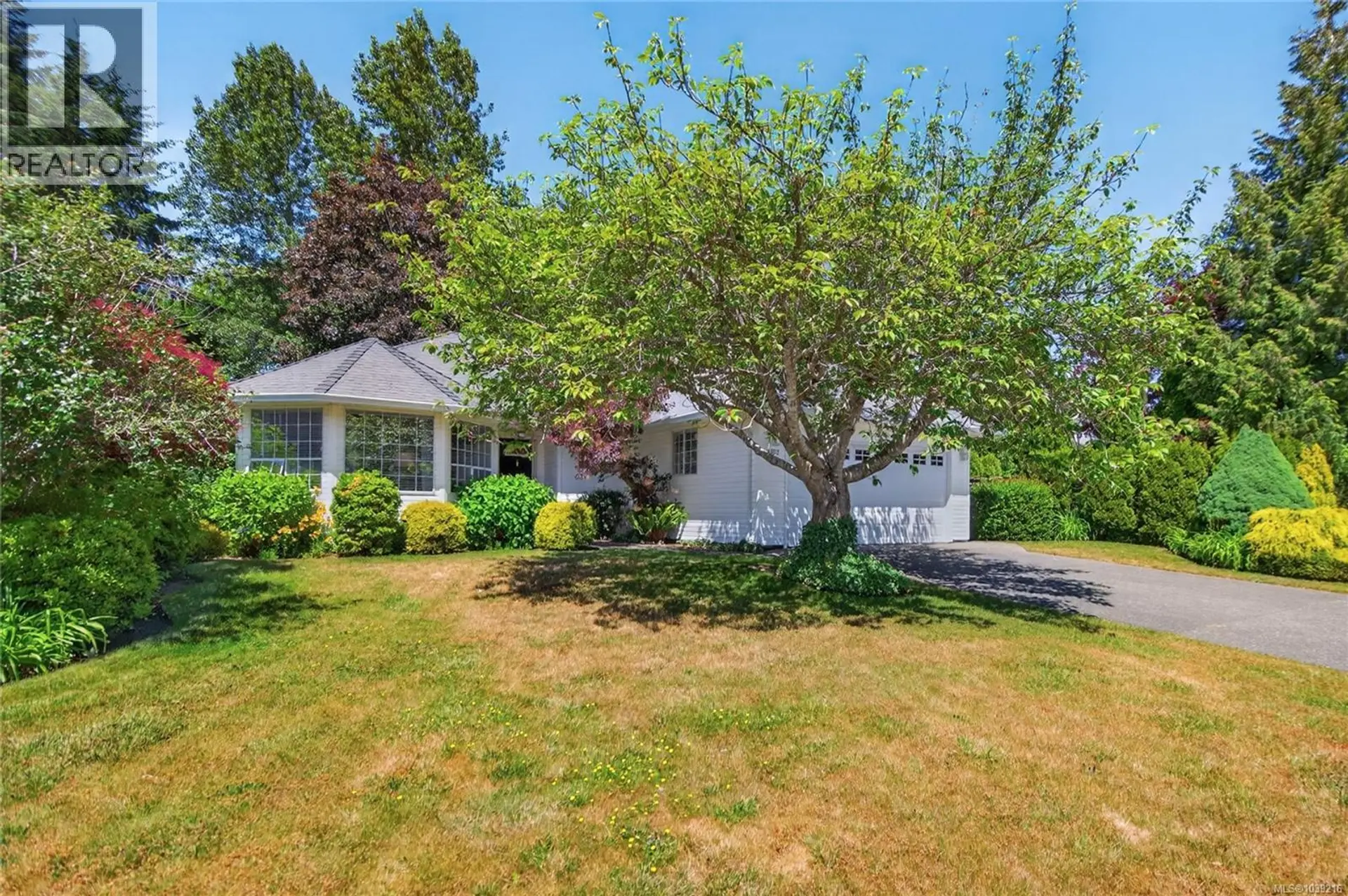 Property at 2022 Valley View Dr, Courtenay, BC