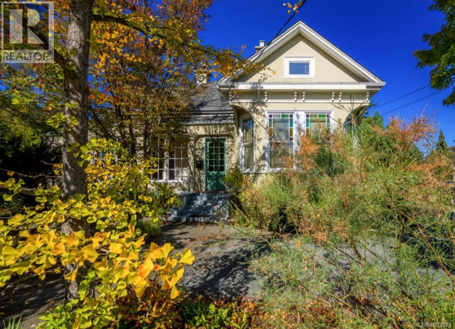 Property at 1736 Haultain St, Victoria, BC