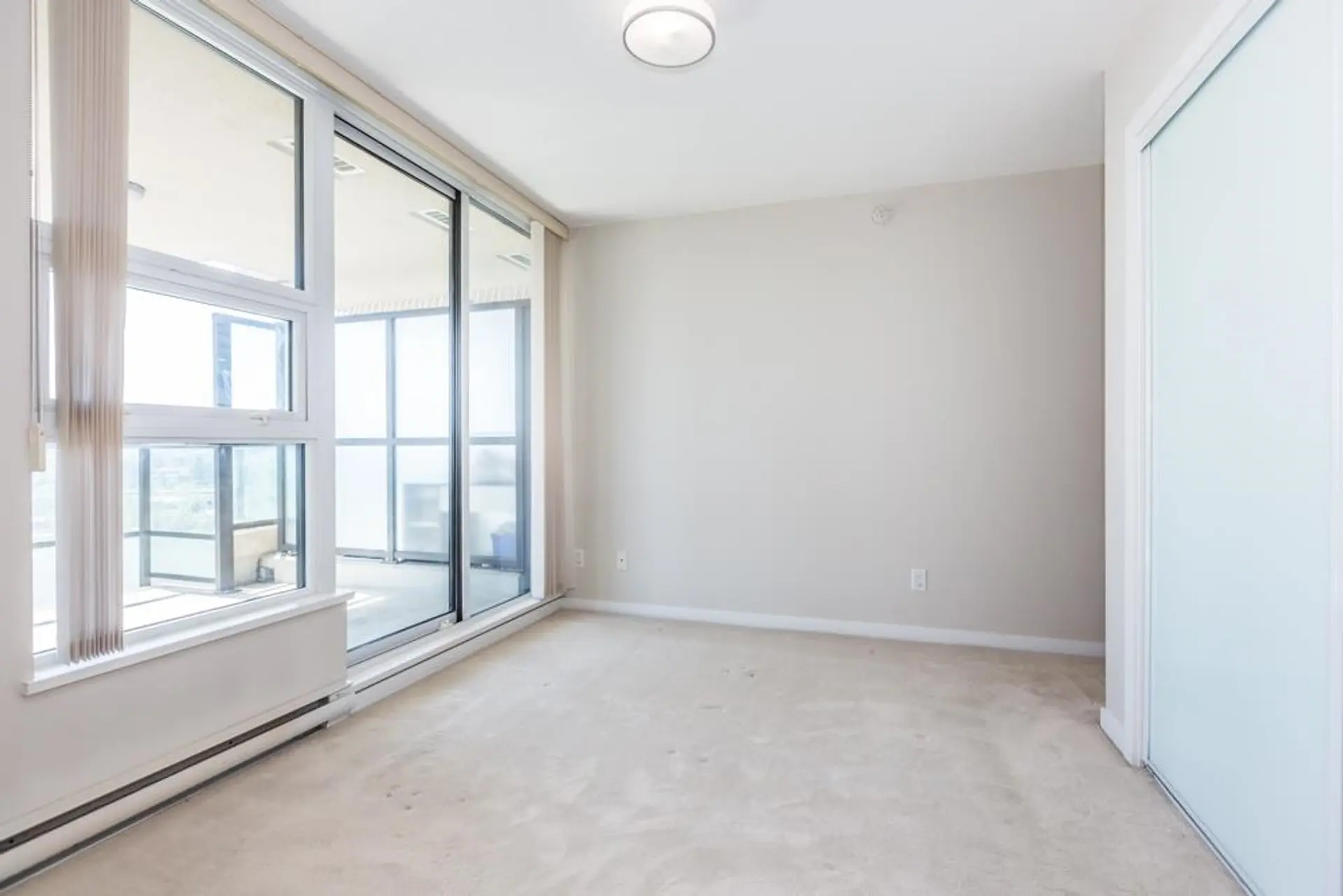 #1406 2232 Douglas Road - Image 12