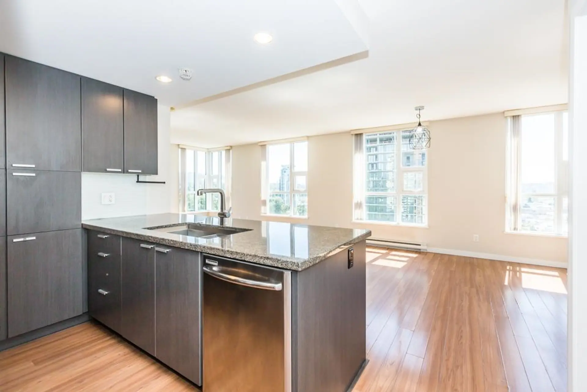#1406 2232 Douglas Road - Image 9