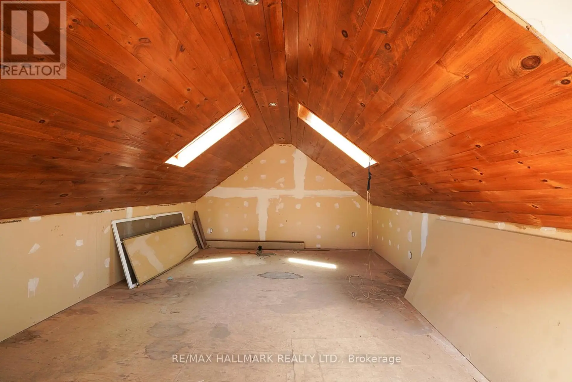 63 HIGHVIEW AVENUE - Image 12
