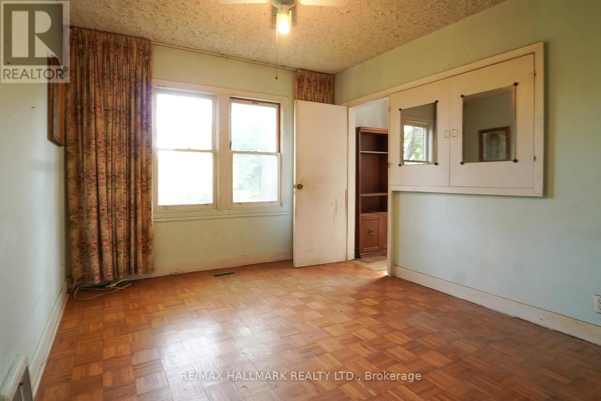 63 HIGHVIEW AVENUE - Image 2