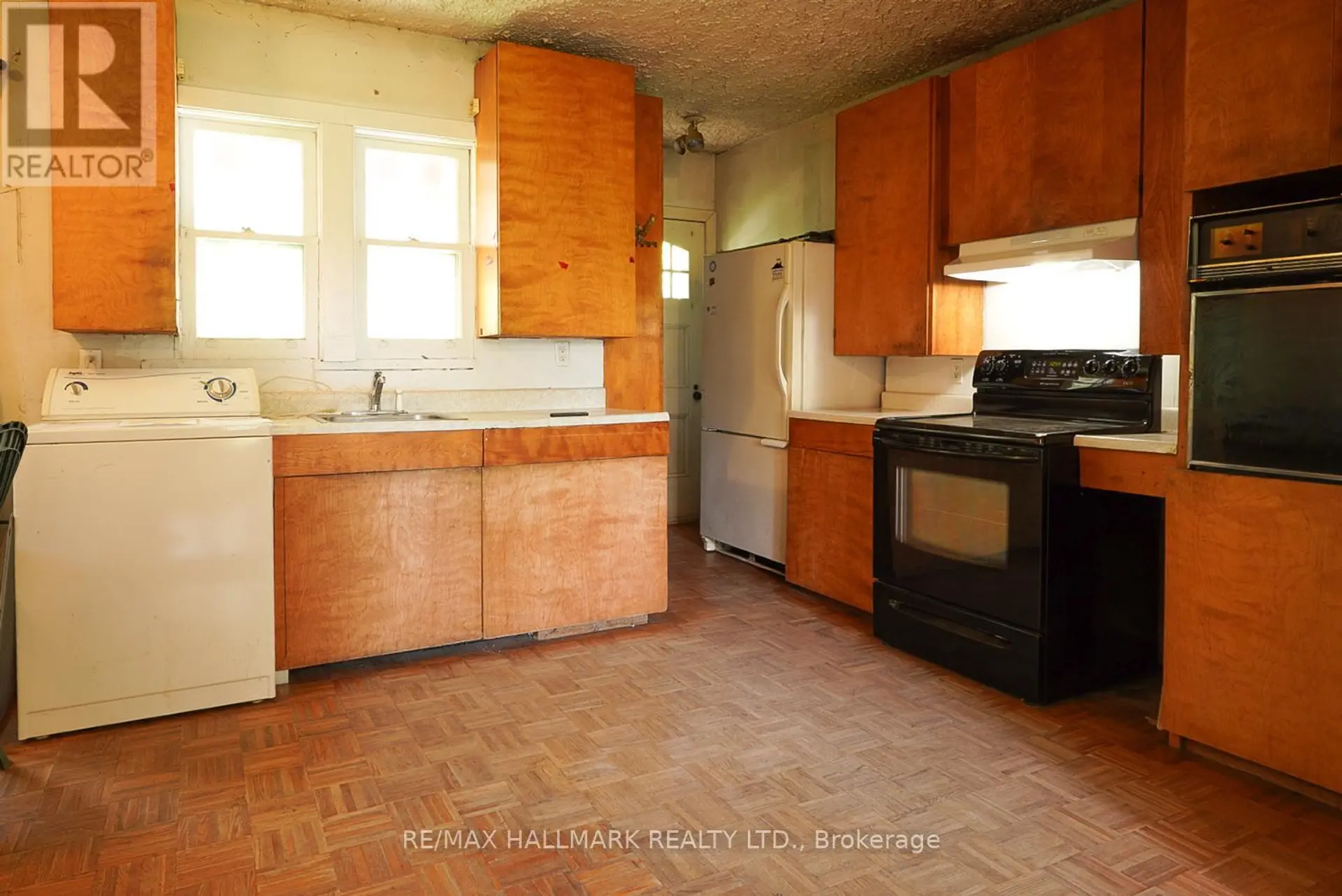 63 HIGHVIEW AVENUE - Image 3