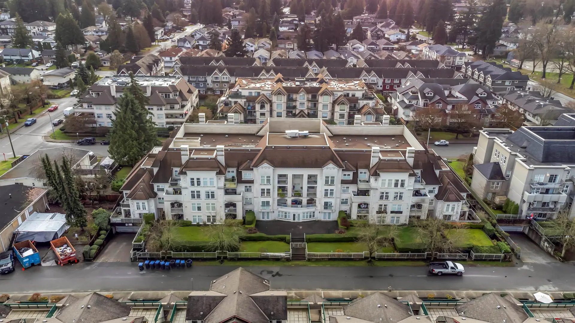 #301 1655 Grant Avenue - Image 4
