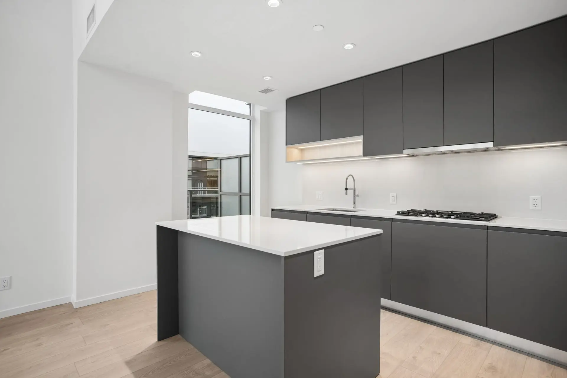 #1320 6300 Minoru Boulevard - Image 4