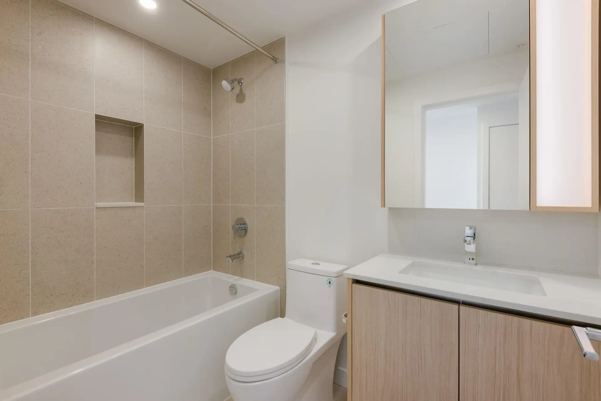 #2702 13573 98a Avenue - Image 2