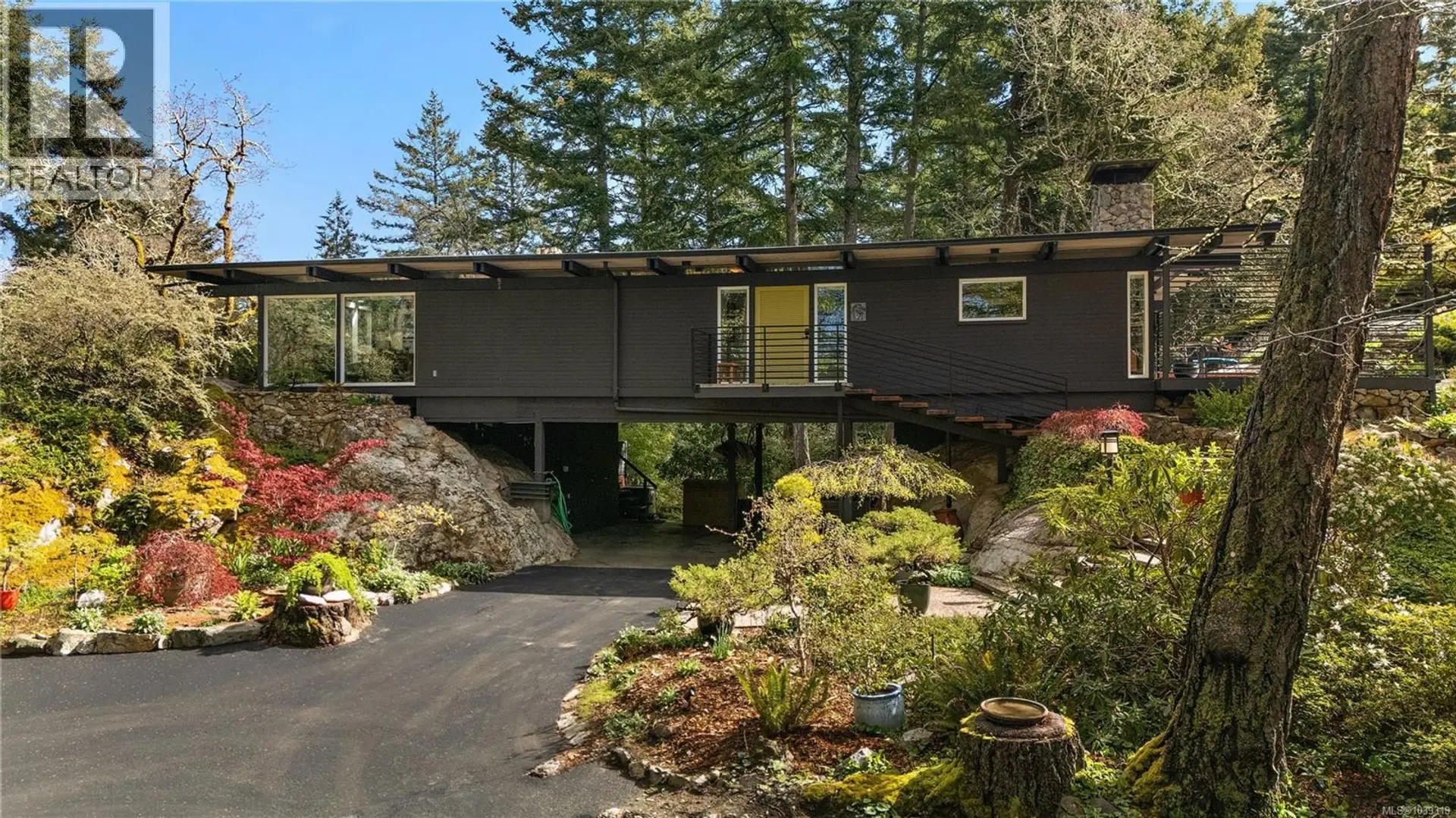 Property at 4513 Edgewood Pl, Saanich, BC