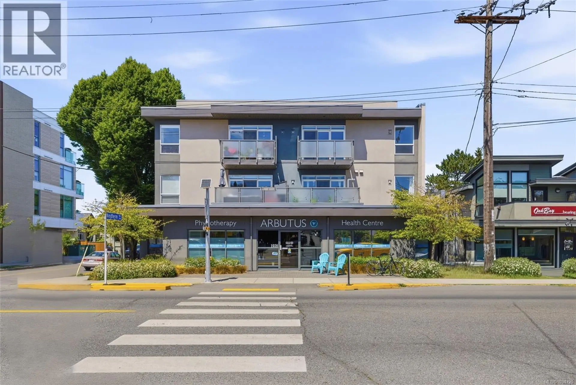 Property at #303 1515 Redfern St, Victoria, BC