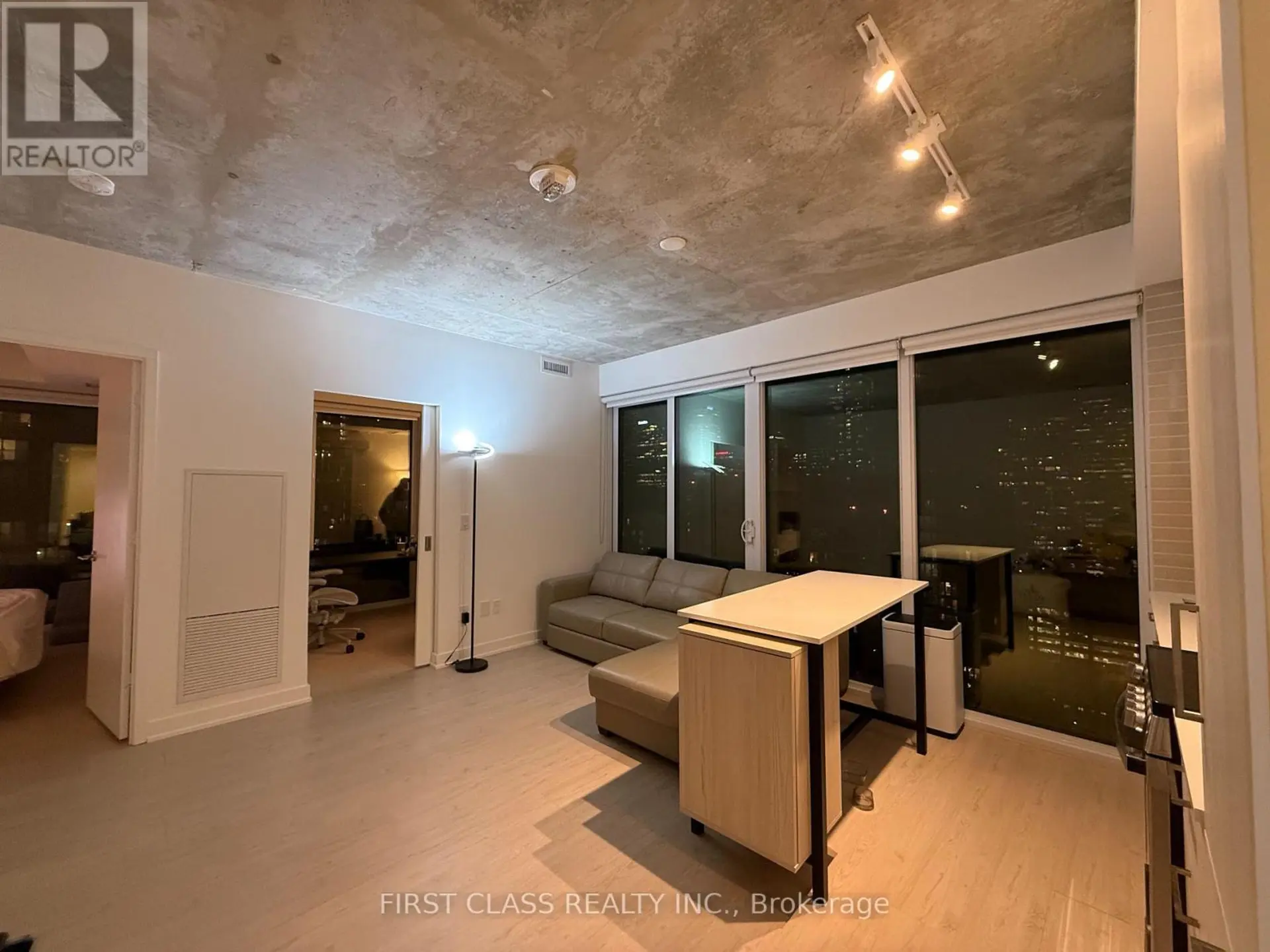 #2804 65 MUTUAL STREET - Image 3