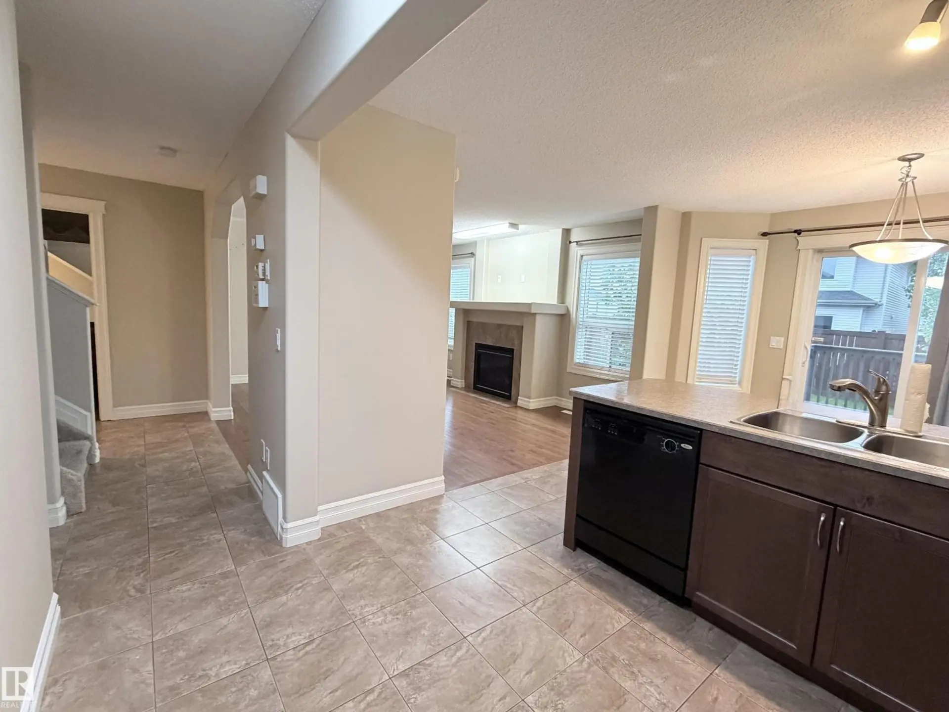 3027 26 AV NW NW - Image 7