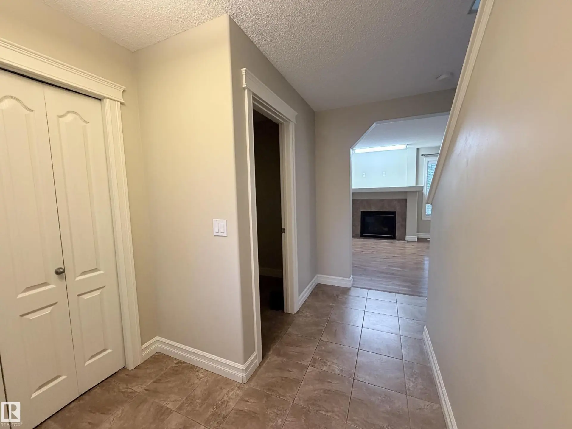 3027 26 AV NW NW - Image 3