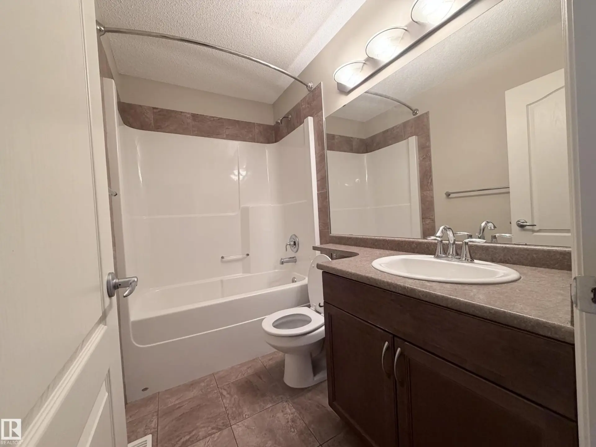 3027 26 AV NW NW - Image 11