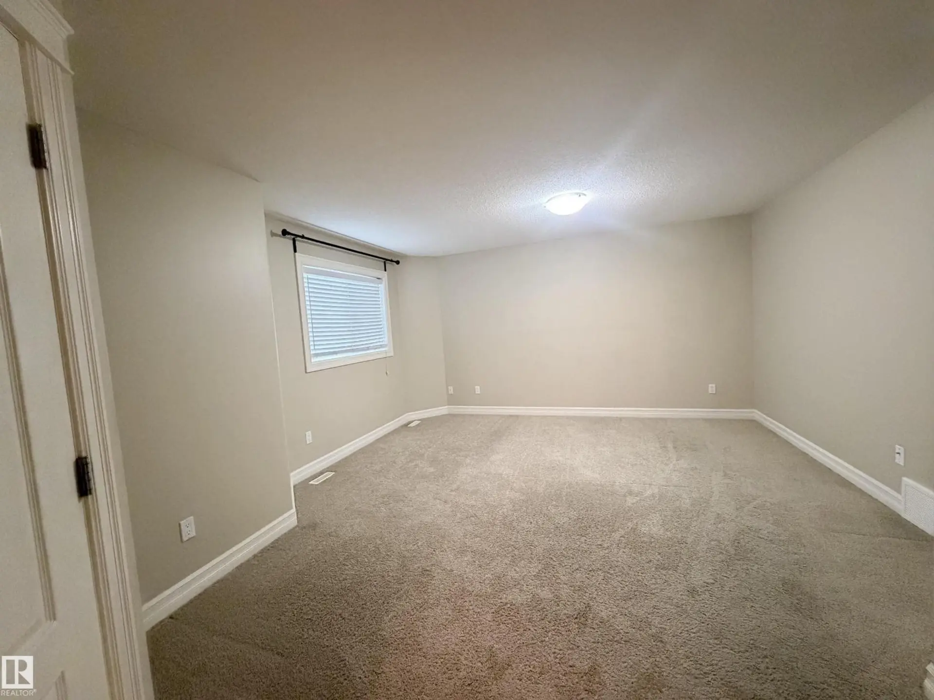 3027 26 AV NW NW - Image 12