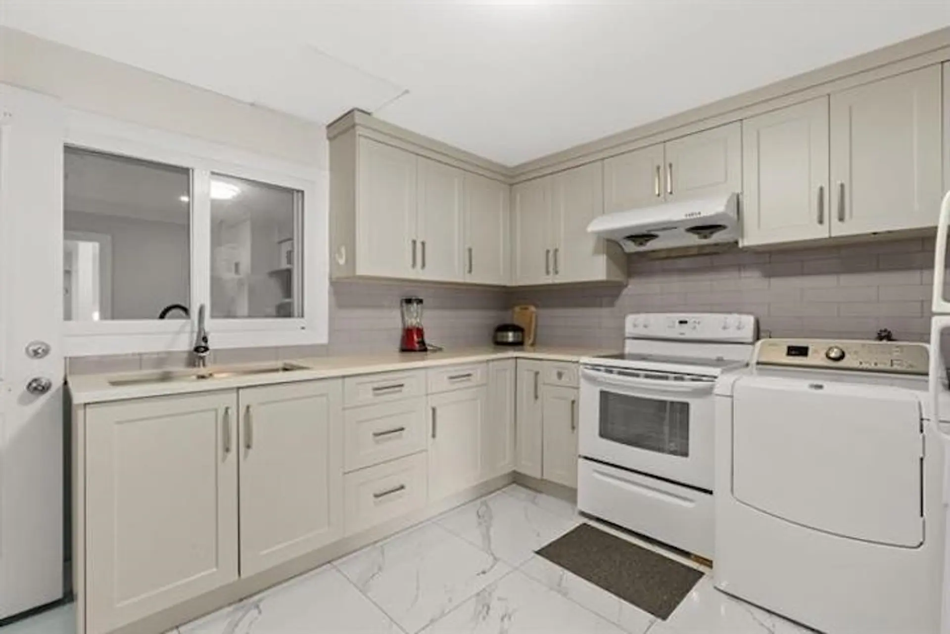 15077 86b Avenue - Image 6