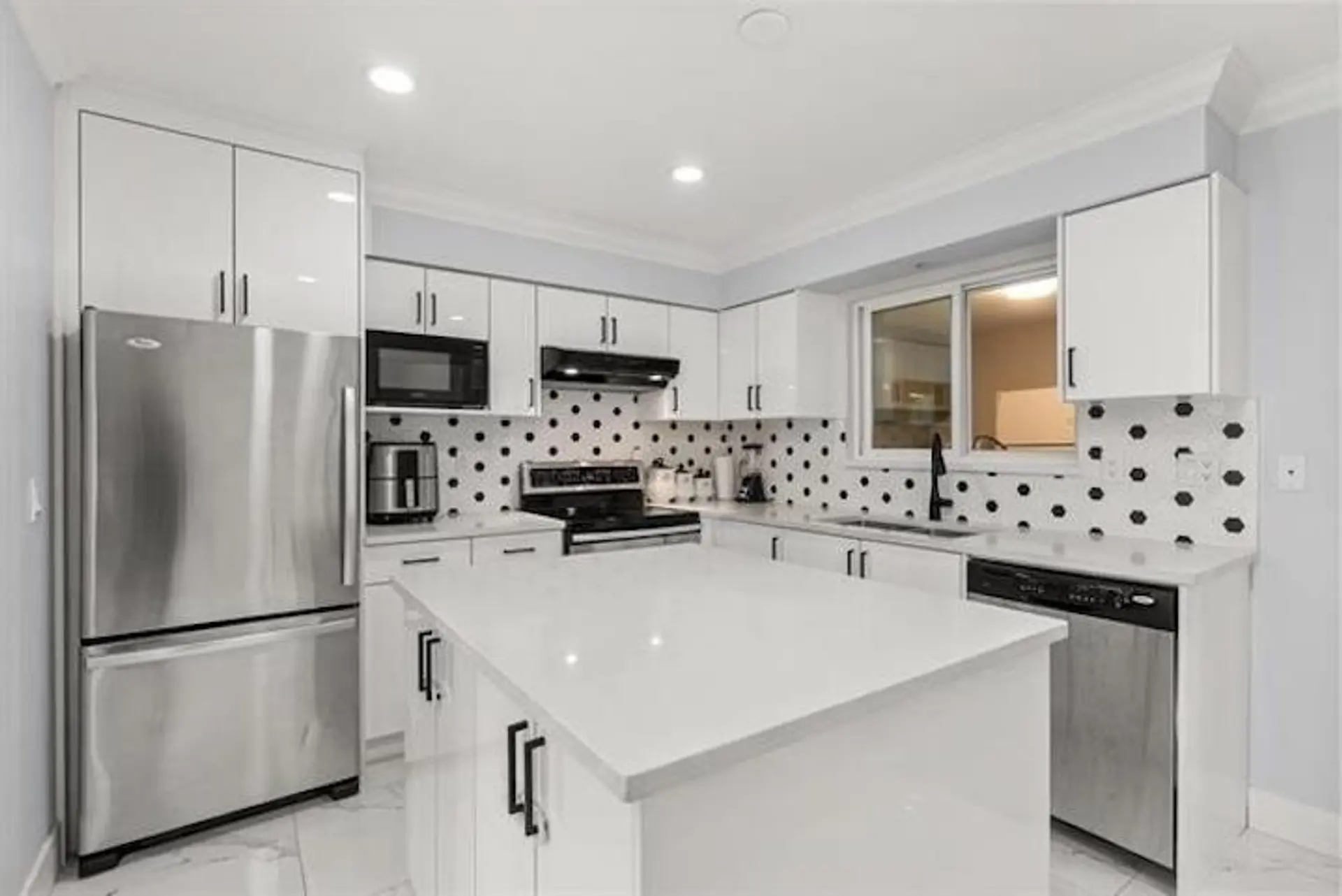 15077 86b Avenue - Image 3