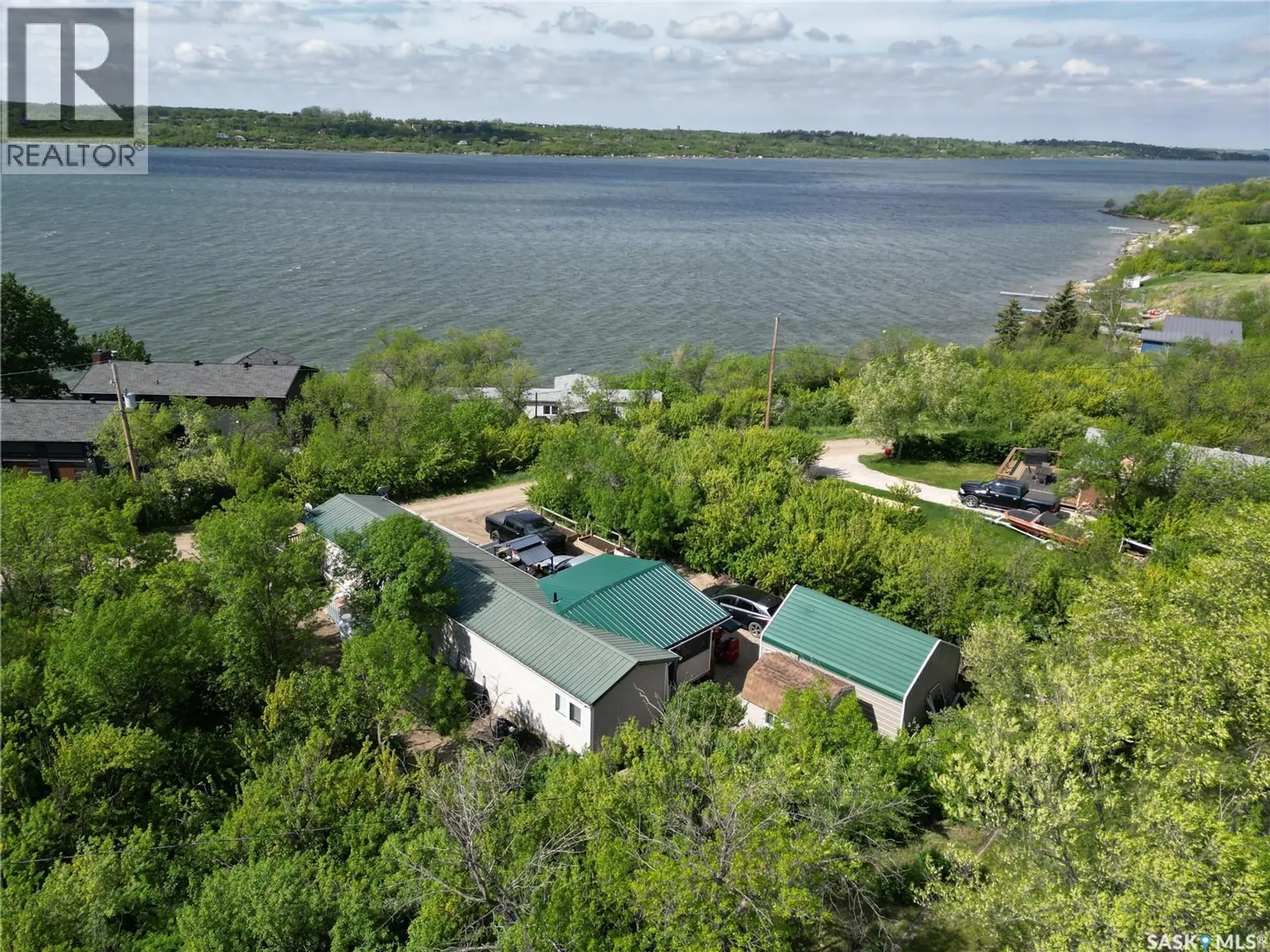 504 LAKEVIEW CRESCENT - Image 2