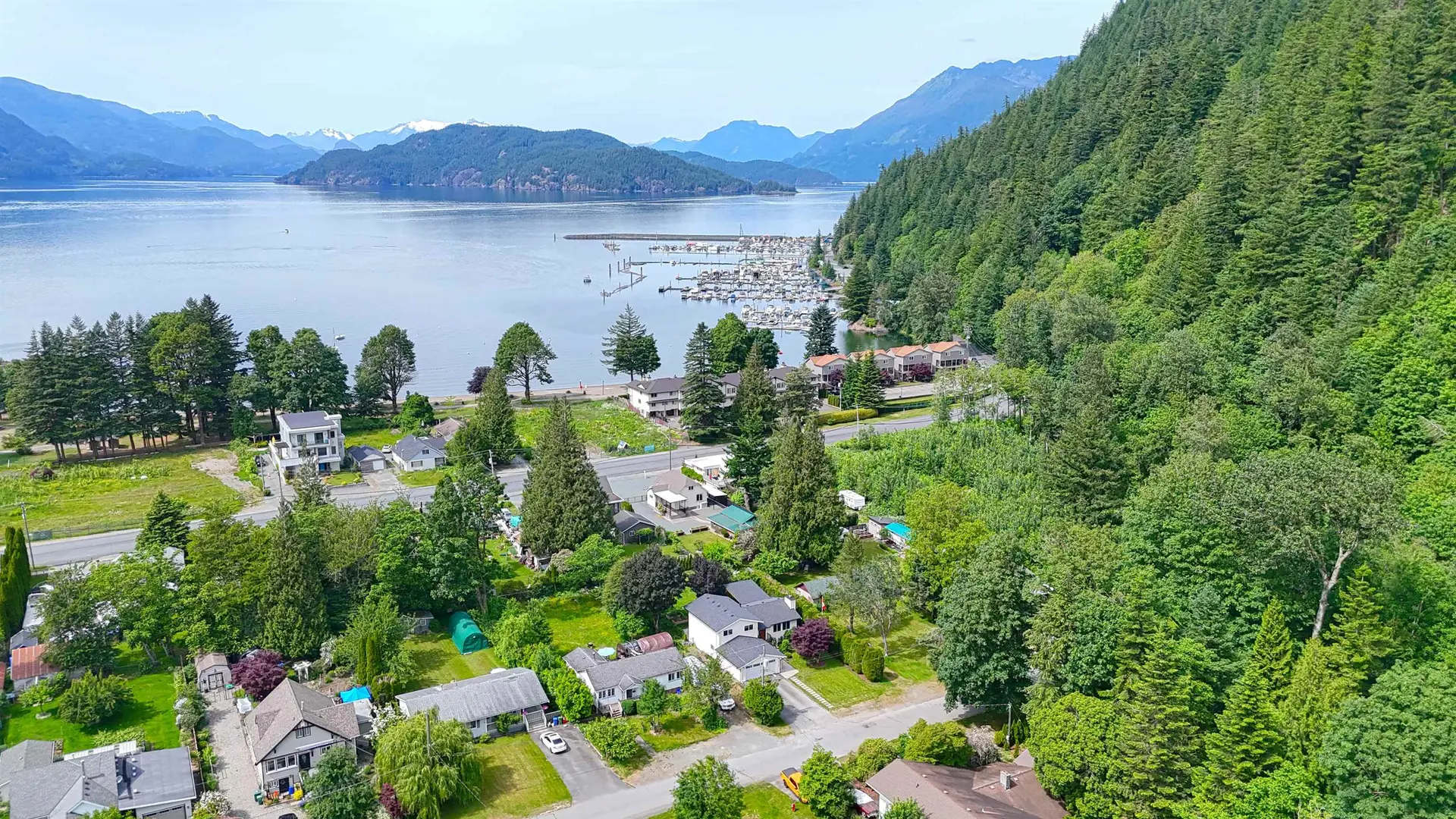 571 Echo Avenue - Image 2