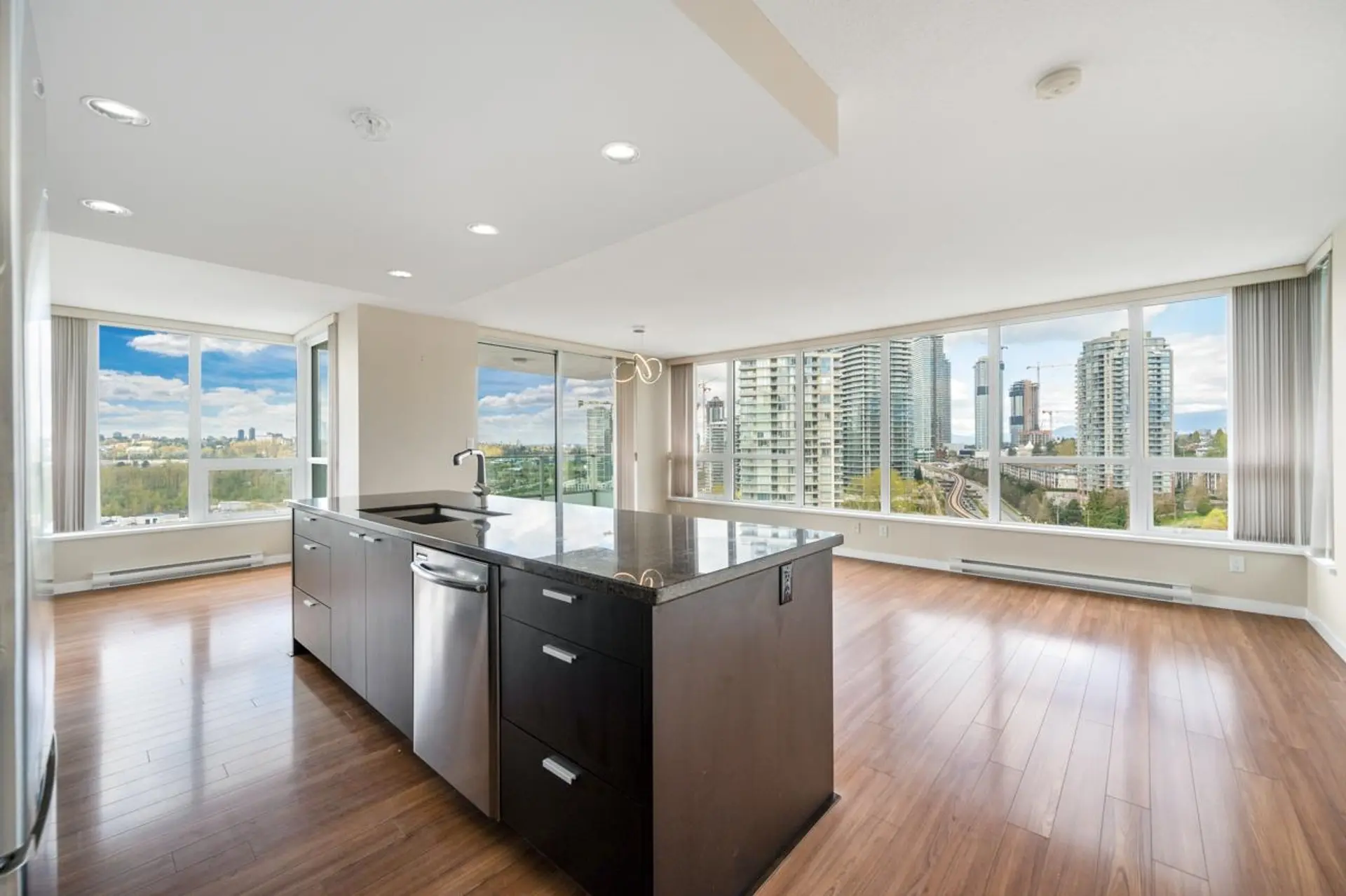 #1703 2232 Douglas Road - Image 4