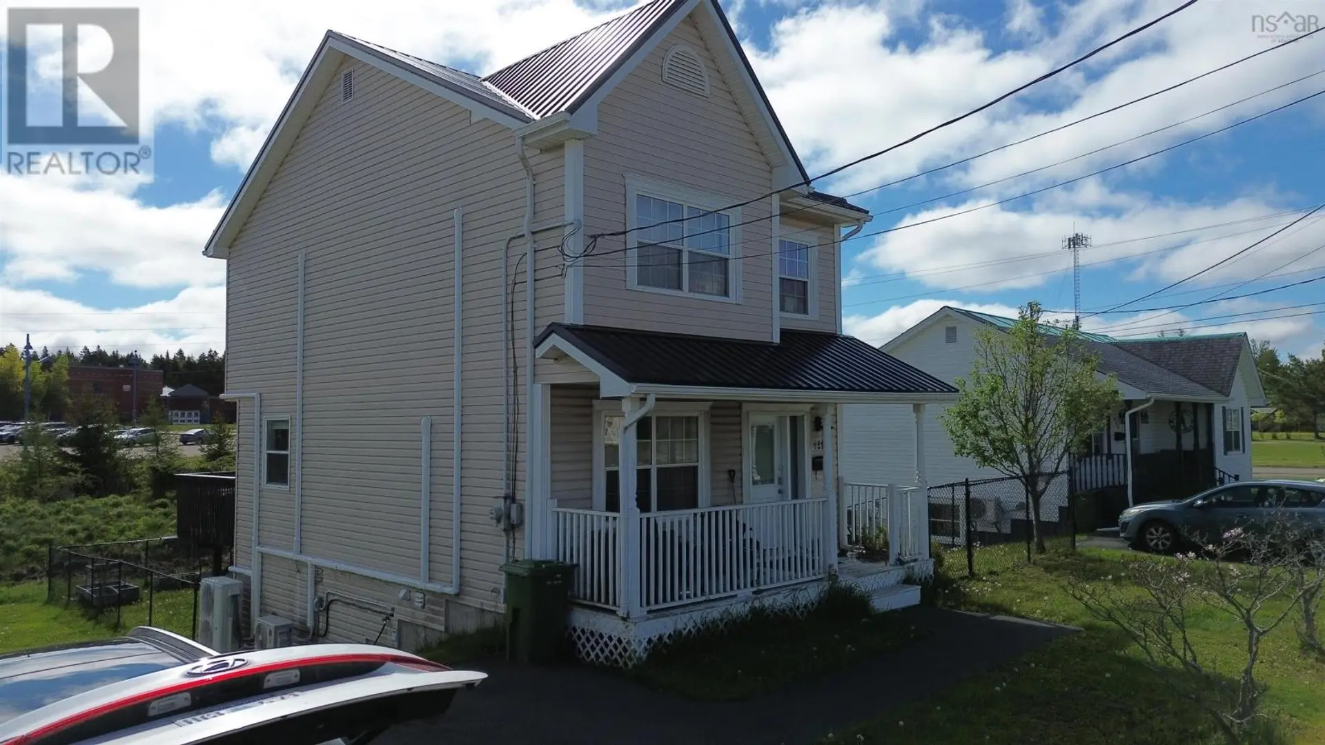 431 YOUNG Street - Image 2