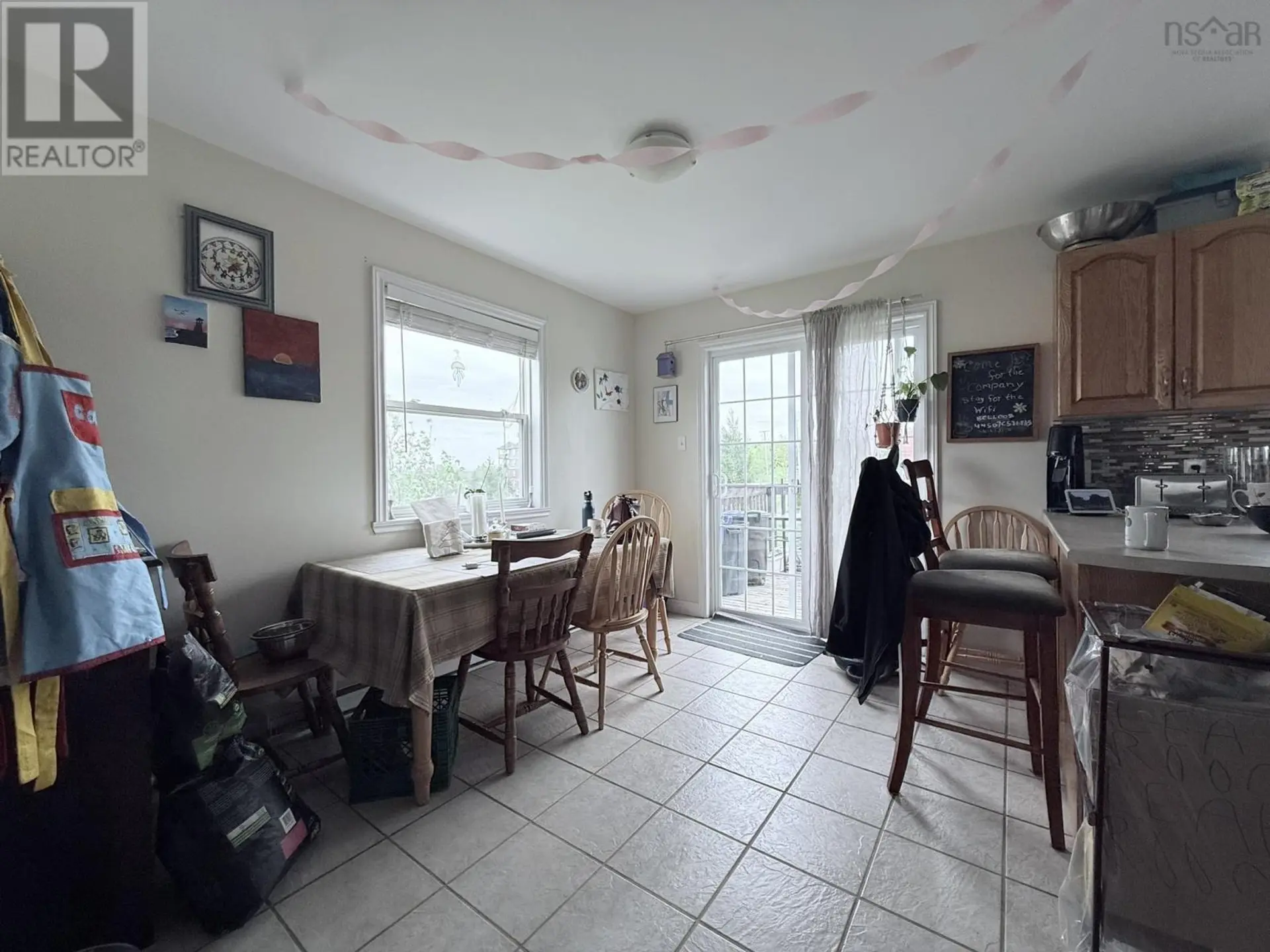 431 YOUNG Street - Image 6