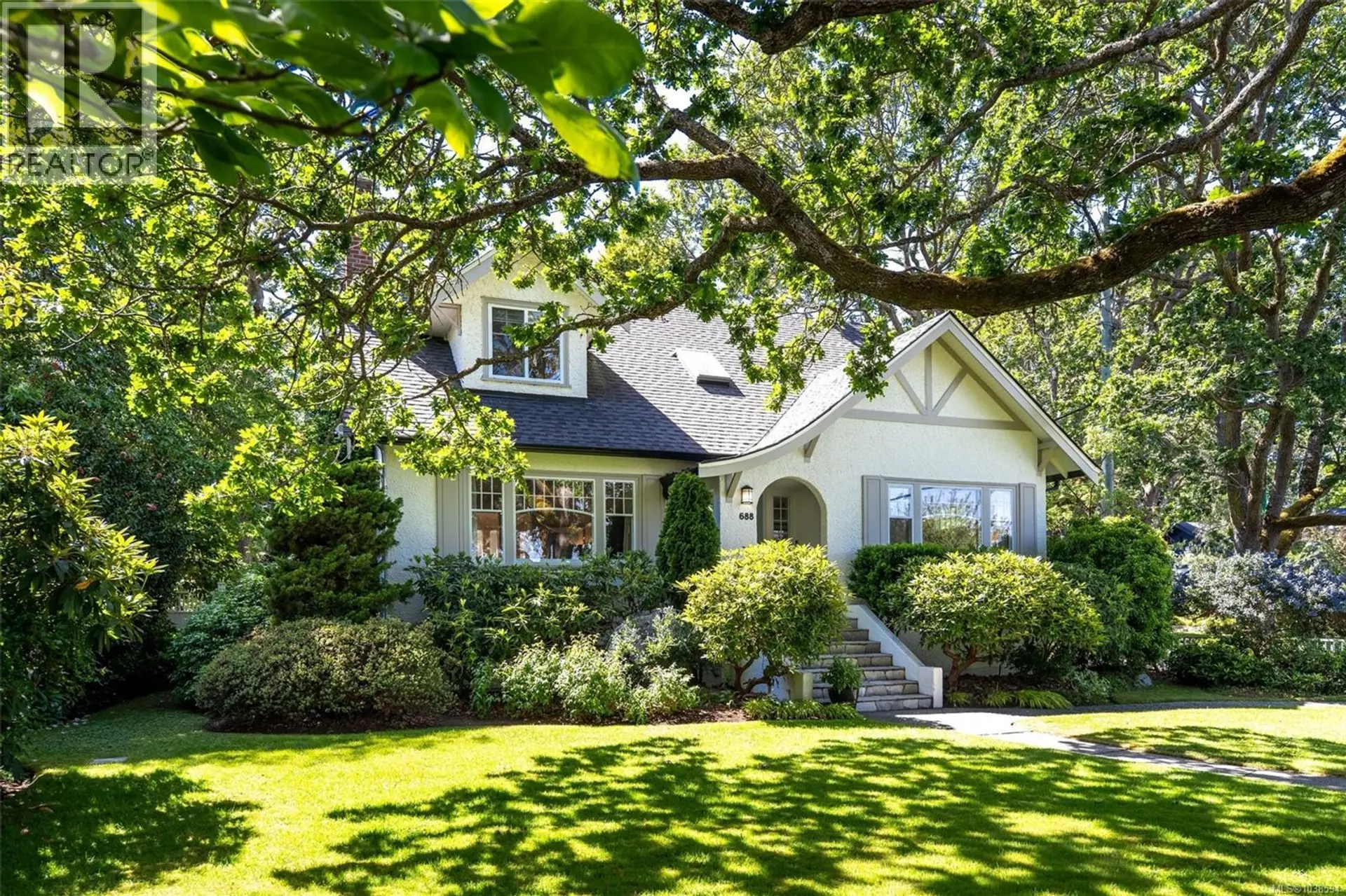 Property at 688 Falkland Rd, Oak Bay, BC