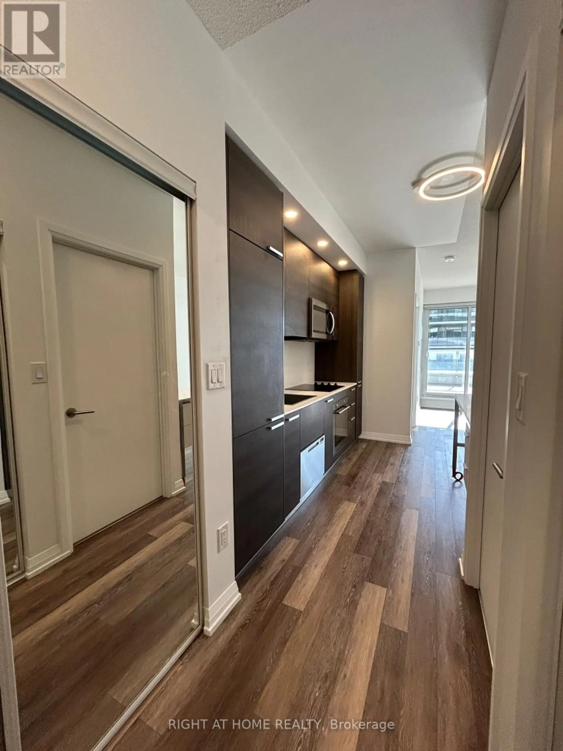#308 75 CANTERBURY PLACE - Image 2