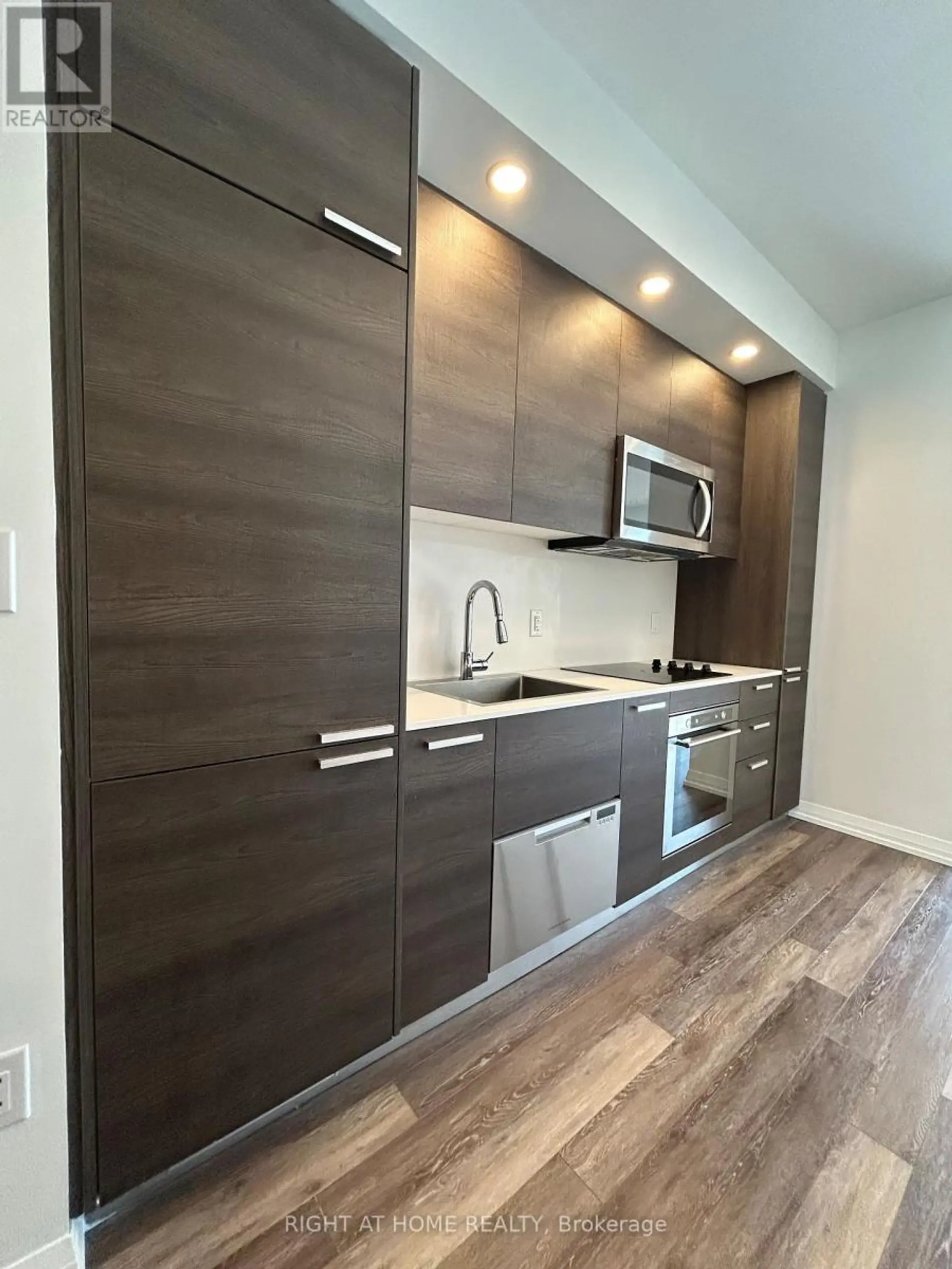 #308 75 CANTERBURY PLACE - Image 3