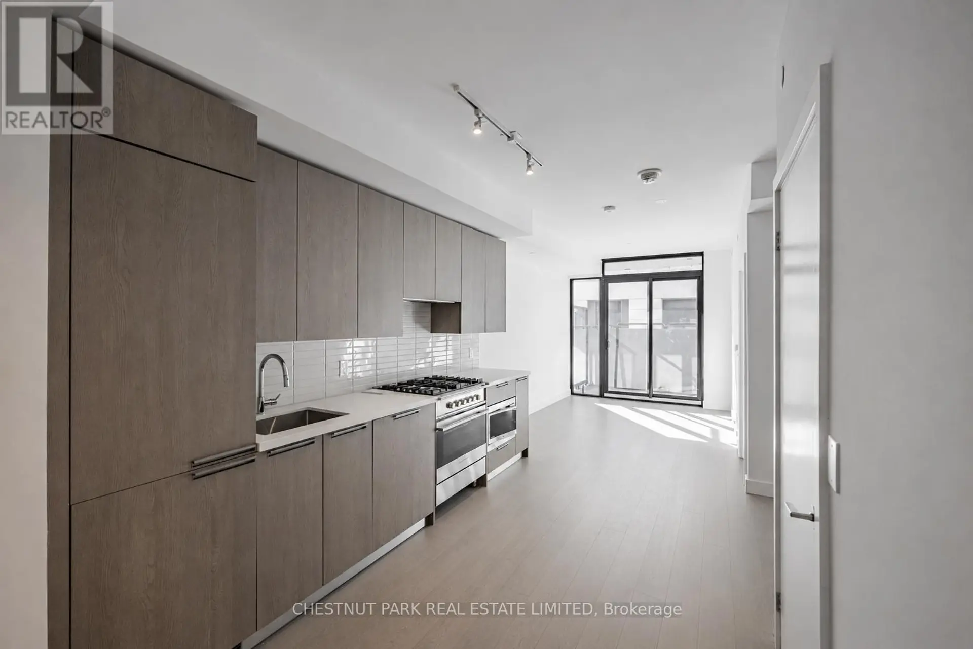 #703 160 KINGSWAY CRESCENT - Image 2