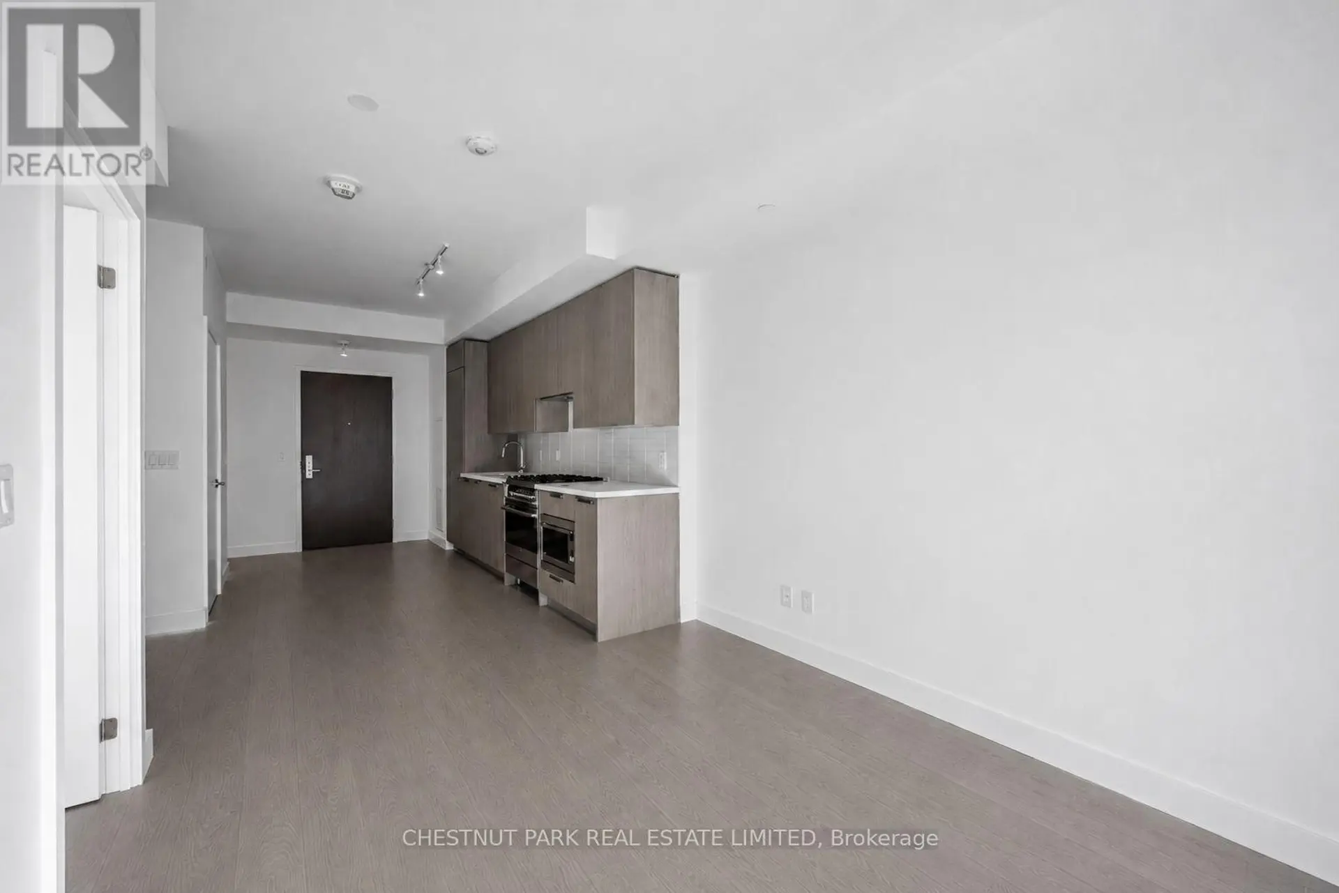 #703 160 KINGSWAY CRESCENT - Image 8
