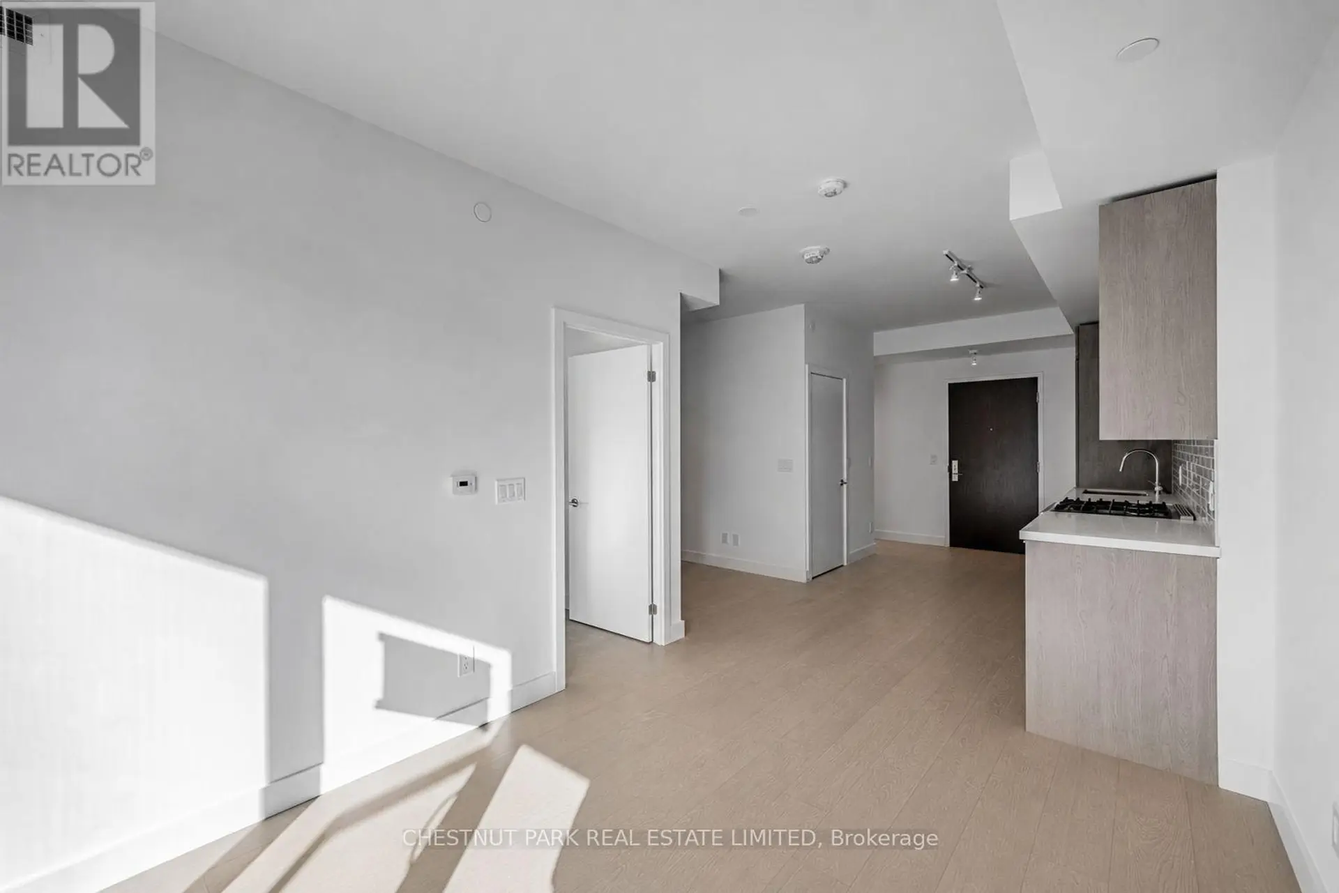 #703 160 KINGSWAY CRESCENT - Image 9