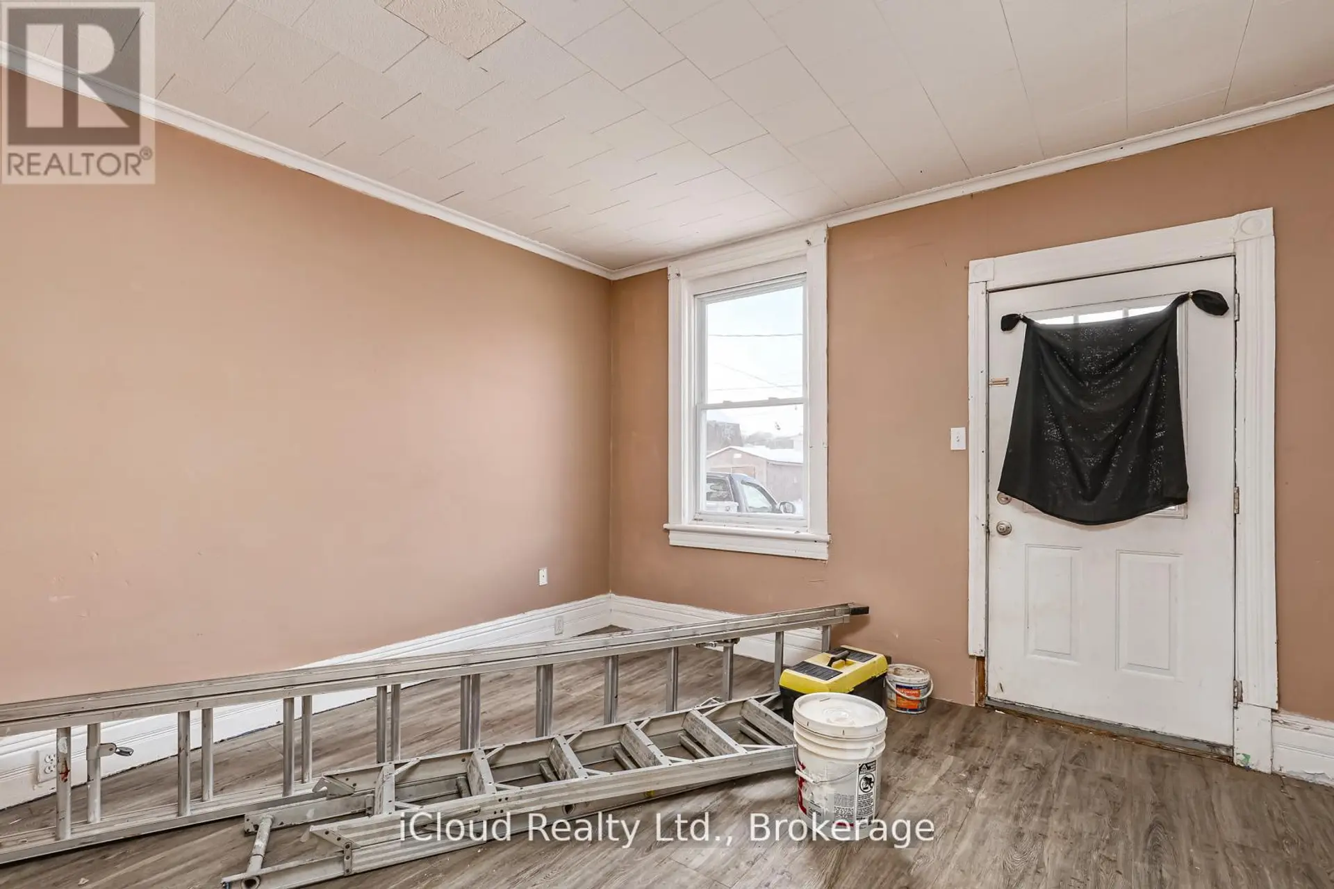 1083 3RD A AVENUE E - Image 3