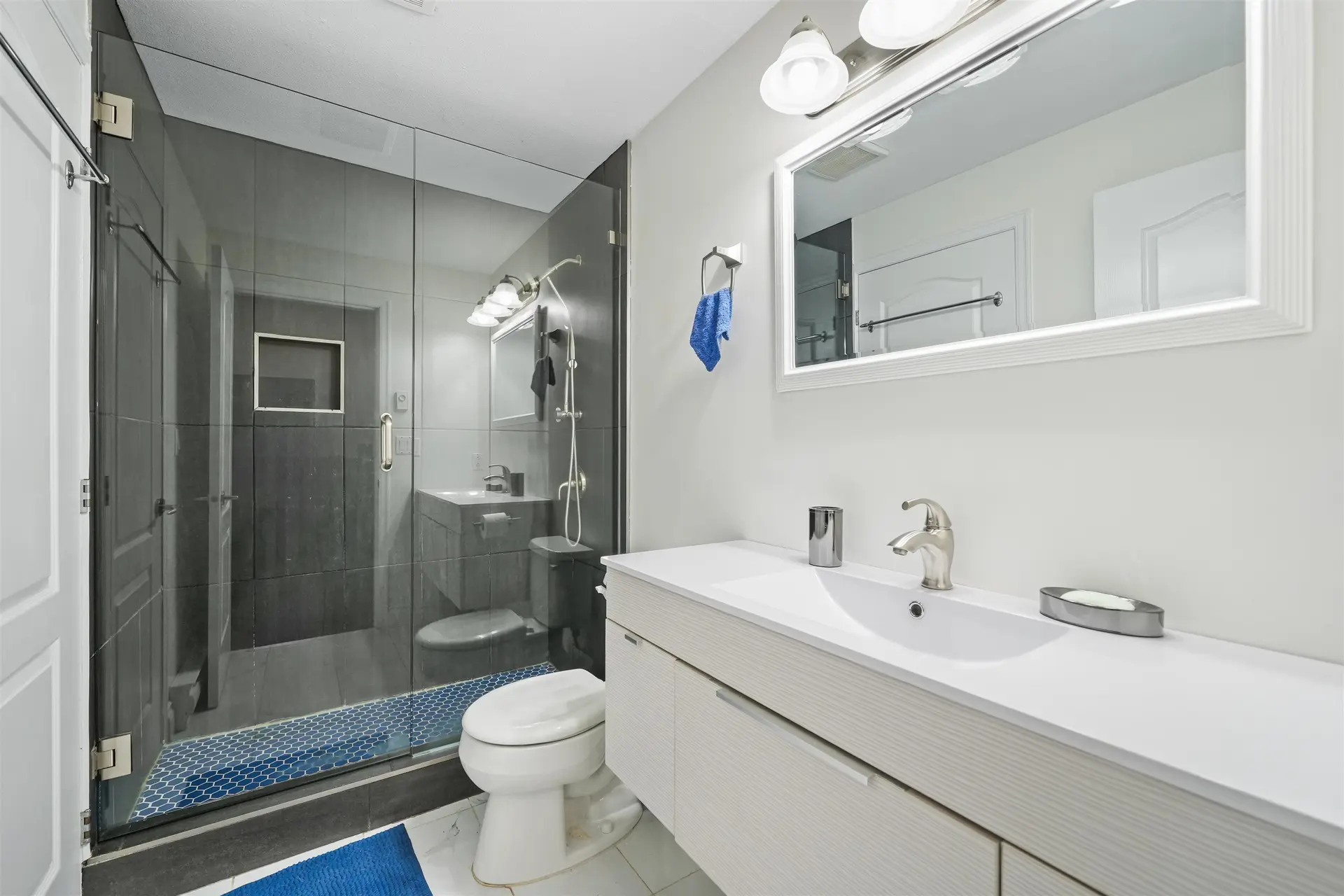#105 20239 Michaud Crescent - Image 12