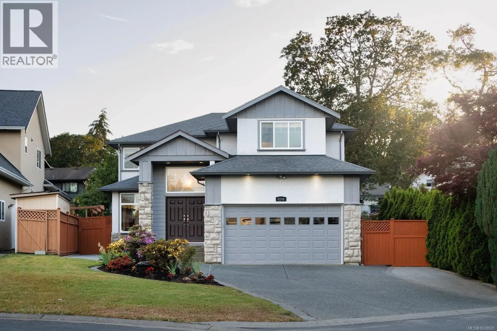 Property at 4240 Oakview Pl, Saanich, BC