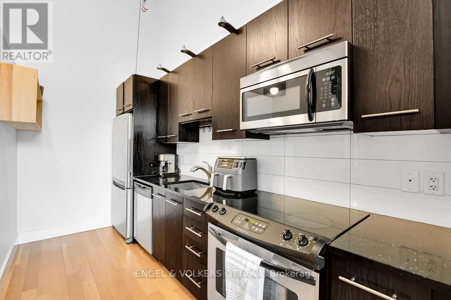 #201 108 THIRD AVENUE - Image 8