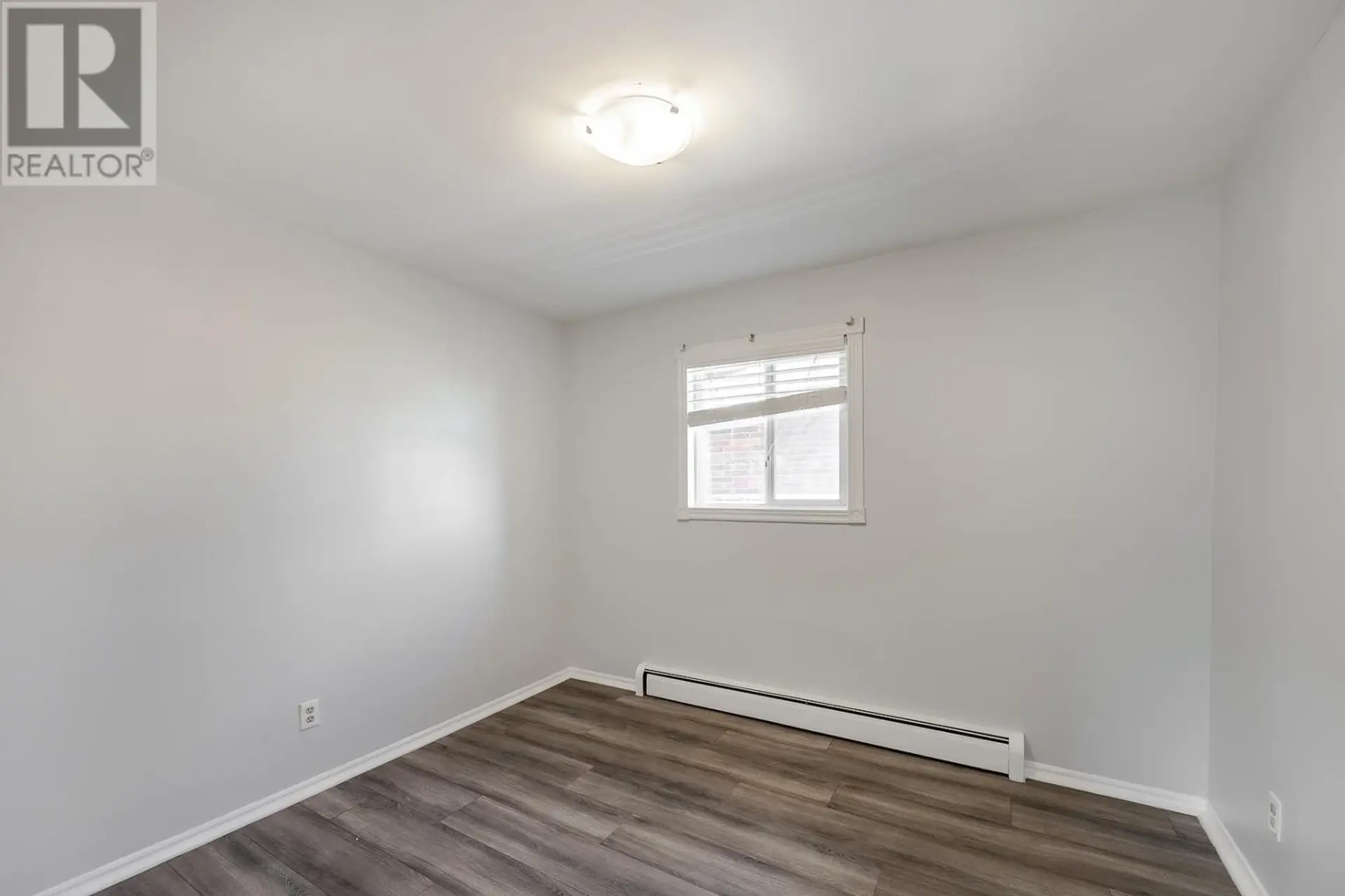 48 Churchill AVE - Image 11