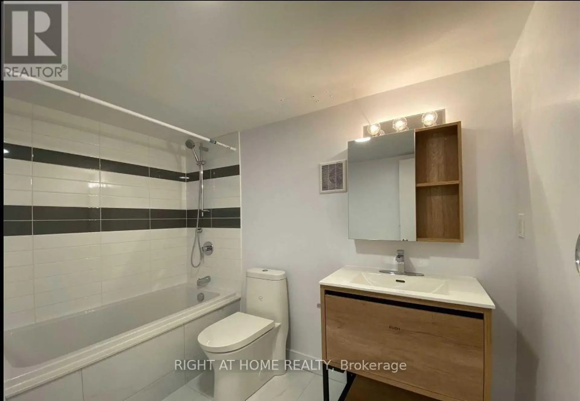34 MACPHERSON AVENUE - Image 14