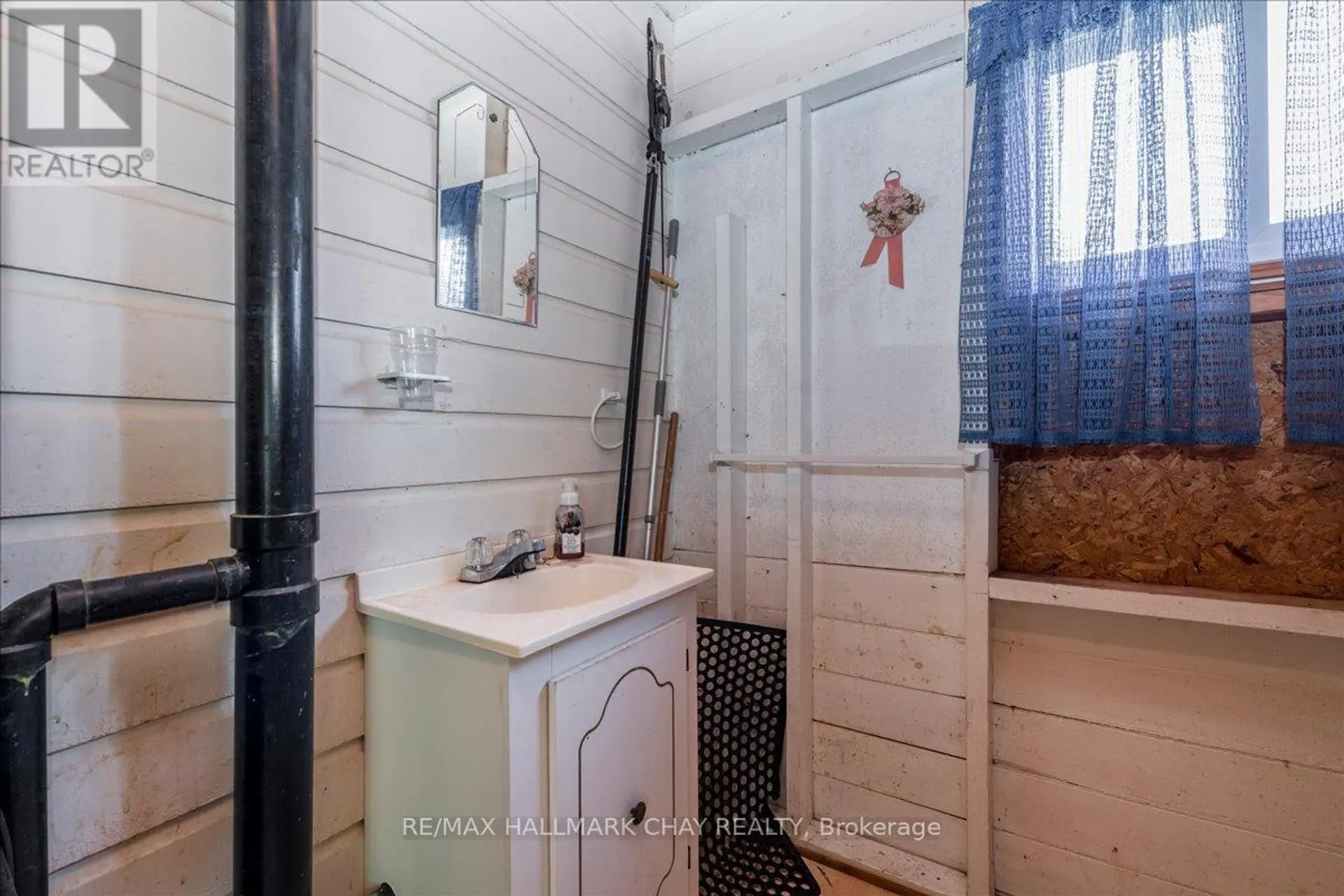 1056 EWART STREET - Image 8