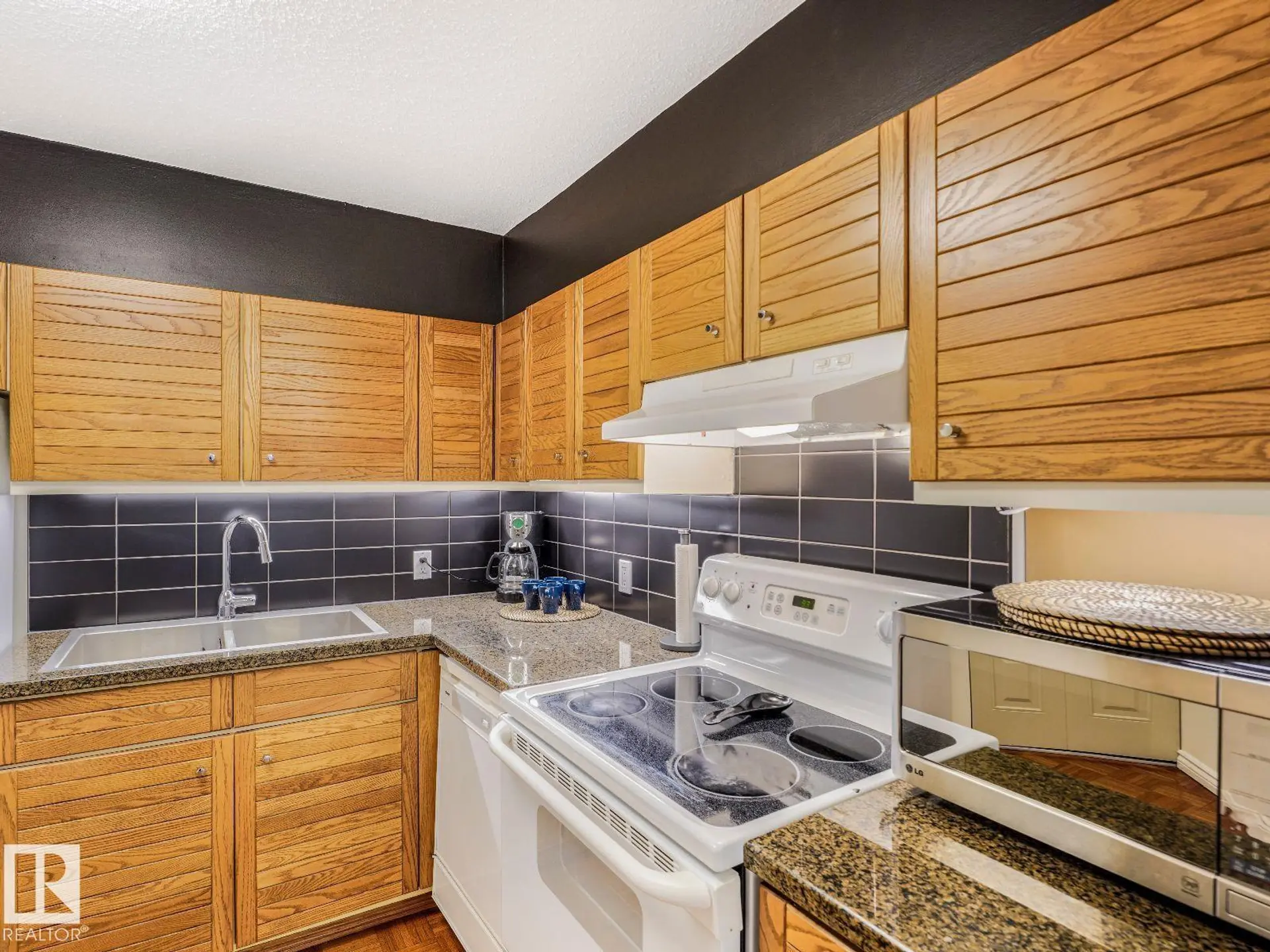 #806 10149 SASKATCHEWAN DR NW - Image 6